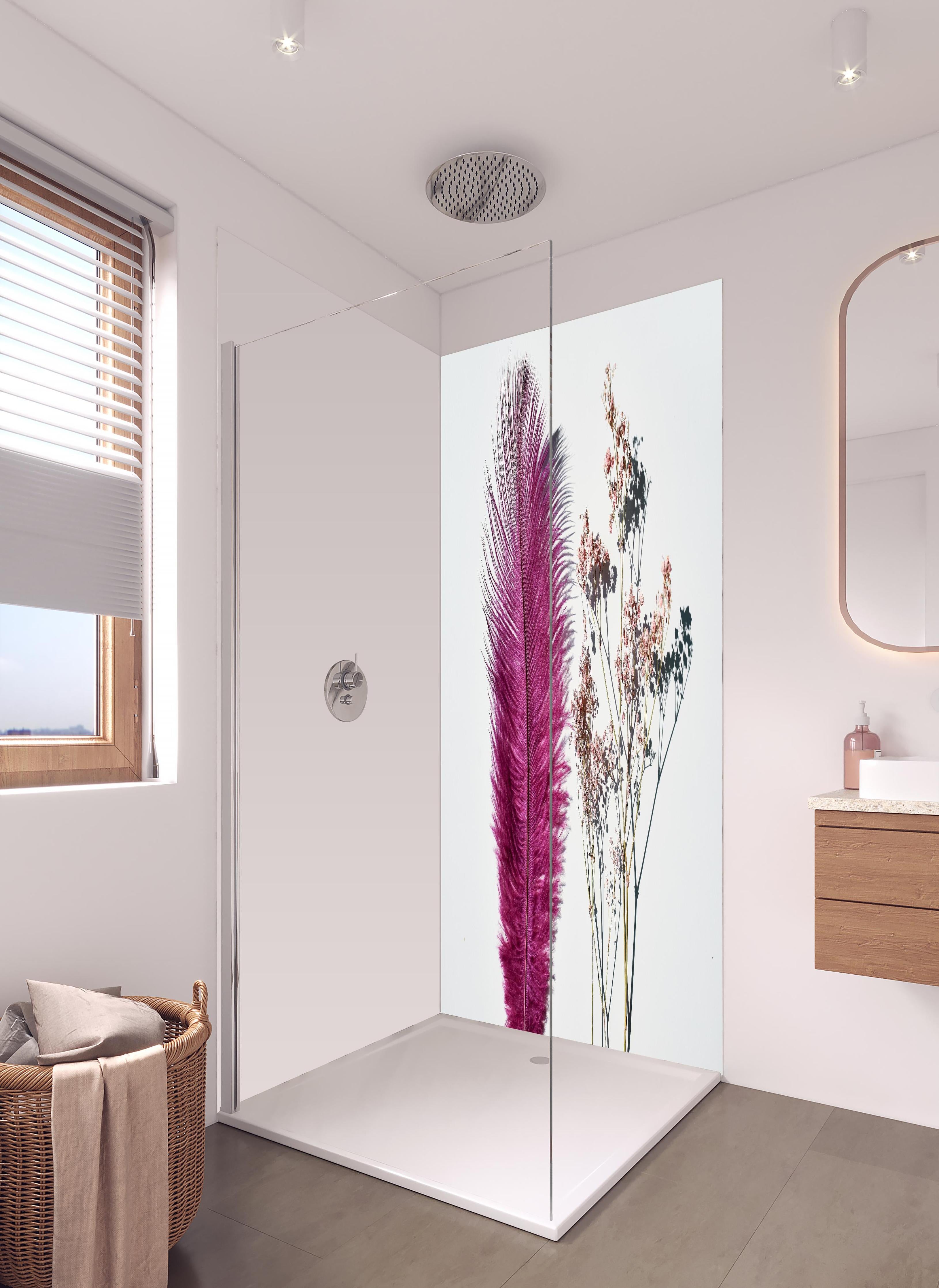 Duschrückwand - Rosa Feder und Trockenblumen in hellem Badezimmer mit Regenduschkopf - zweiteilige Eck-Duschrückwand
