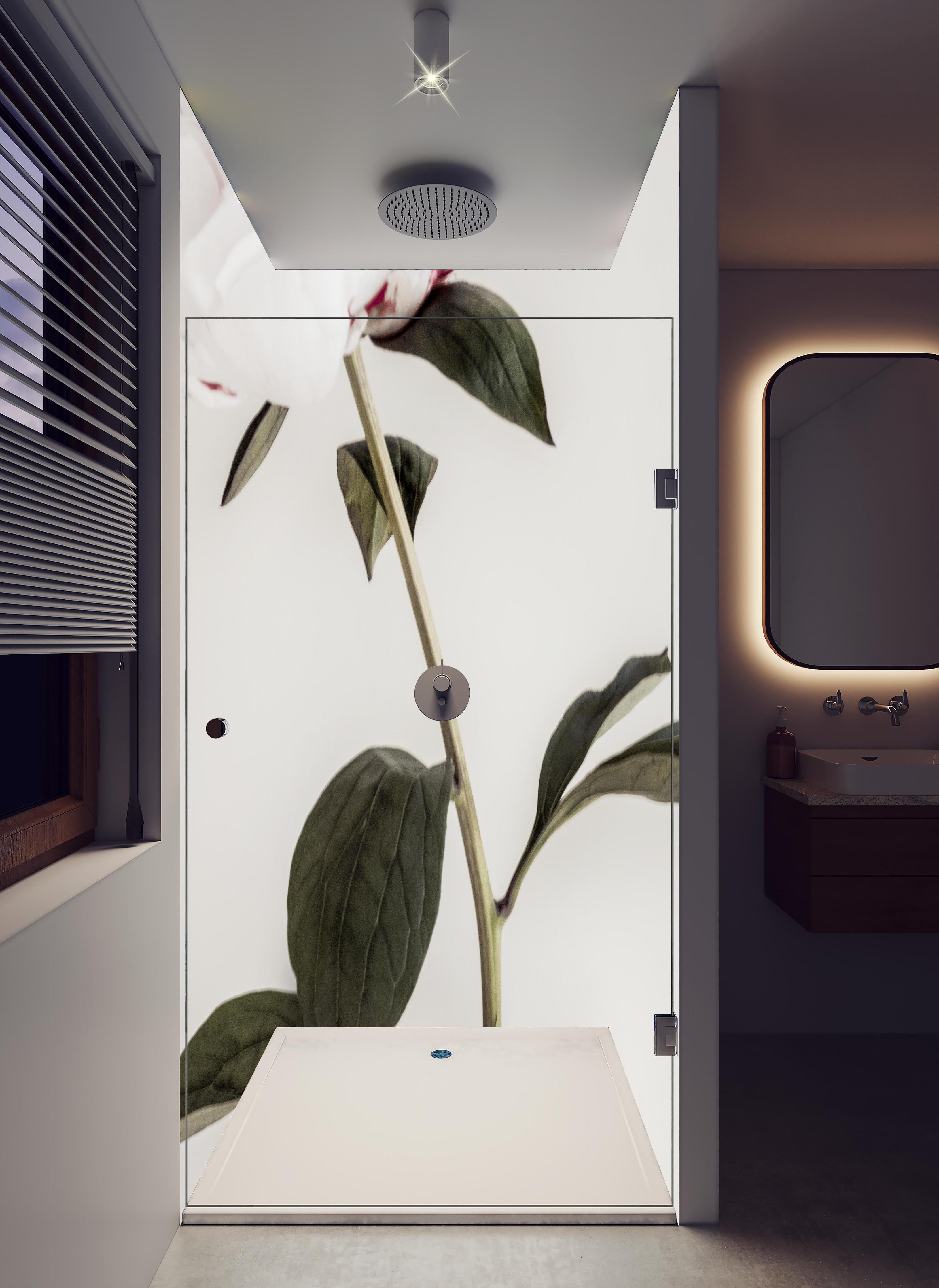 Duschrückwand - Rosa Pfingstrose - Nahaufnahme in hellem Badezimmer mit Regenduschkopf - zweiteilige Eck-Duschrückwand