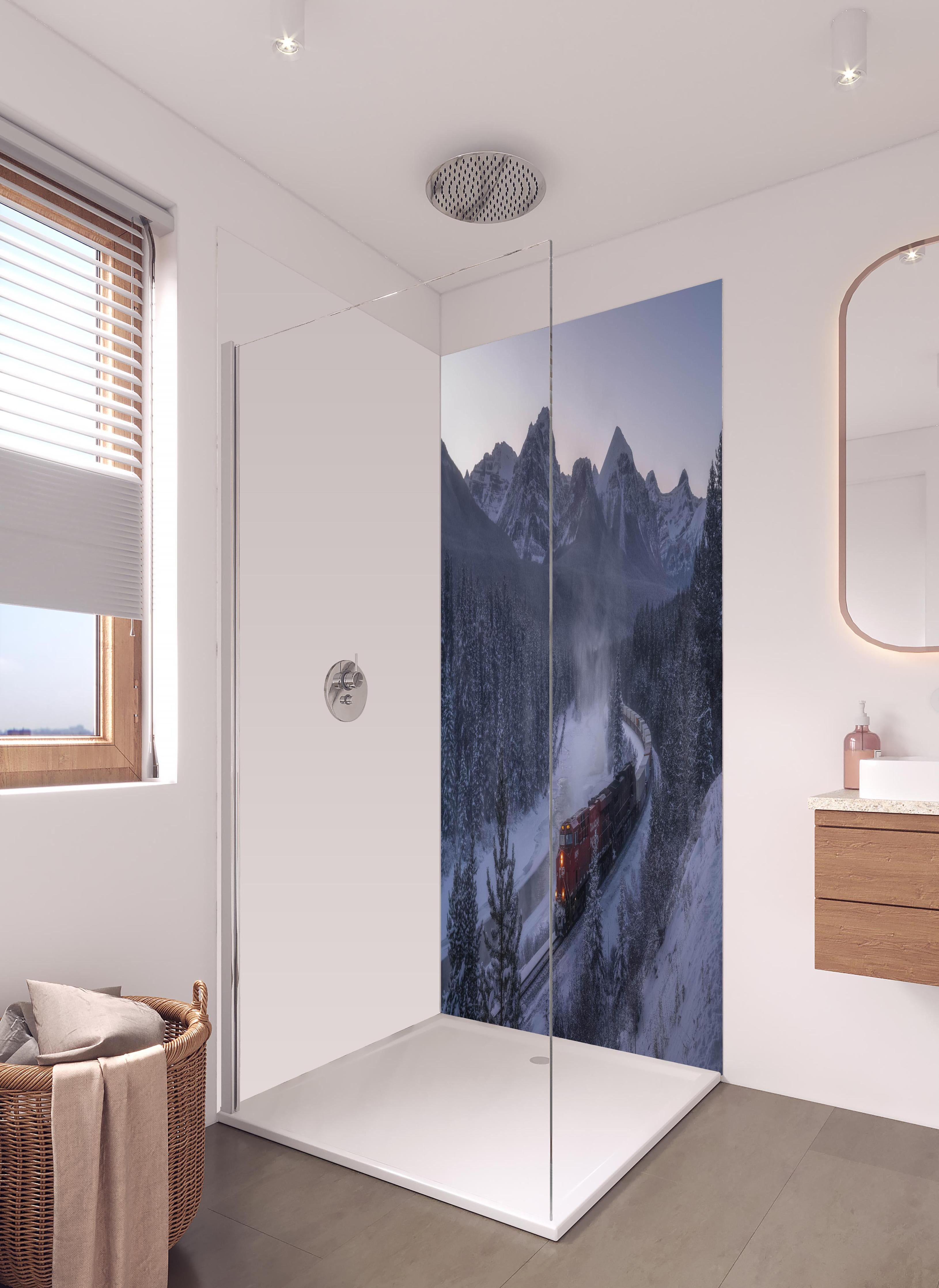 Duschrückwand - Roter Zug fährt durch verschneite Berglandschaft in hellem Badezimmer mit Regenduschkopf - zweiteilige Eck-Duschrückwand