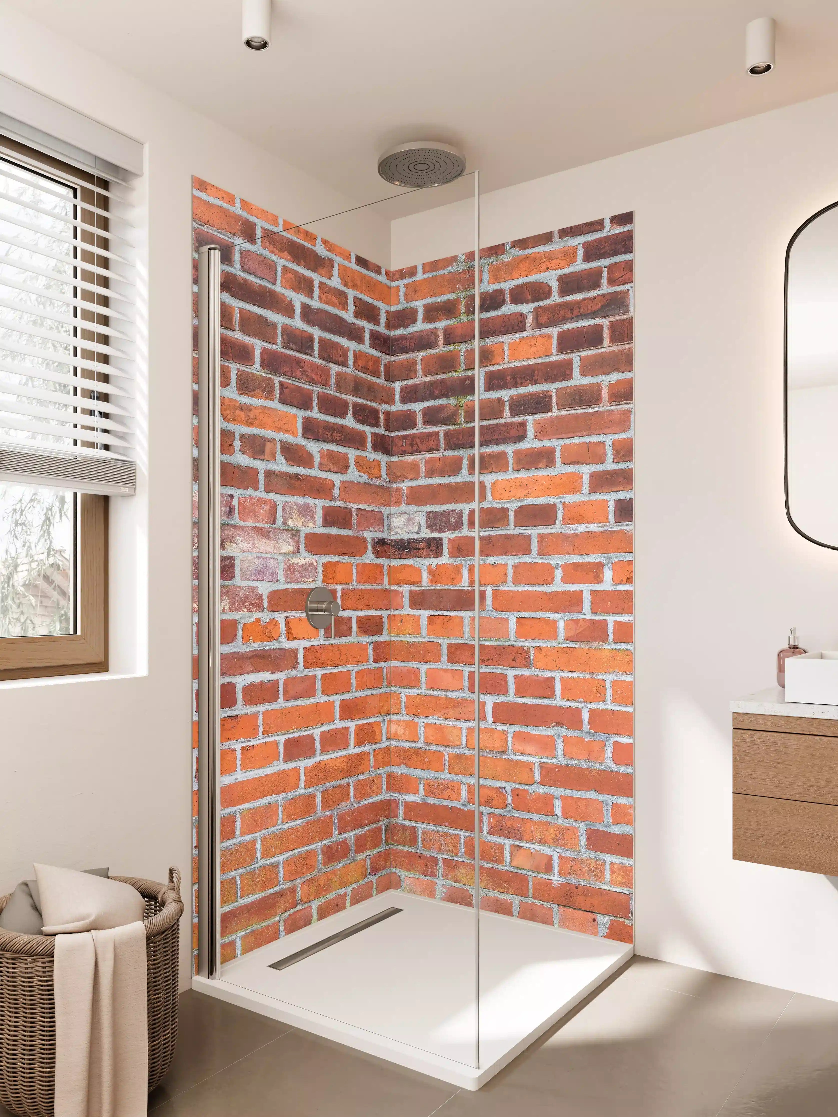 Duschrückwand - Rustikale Backsteinwand in warmen Rottönen