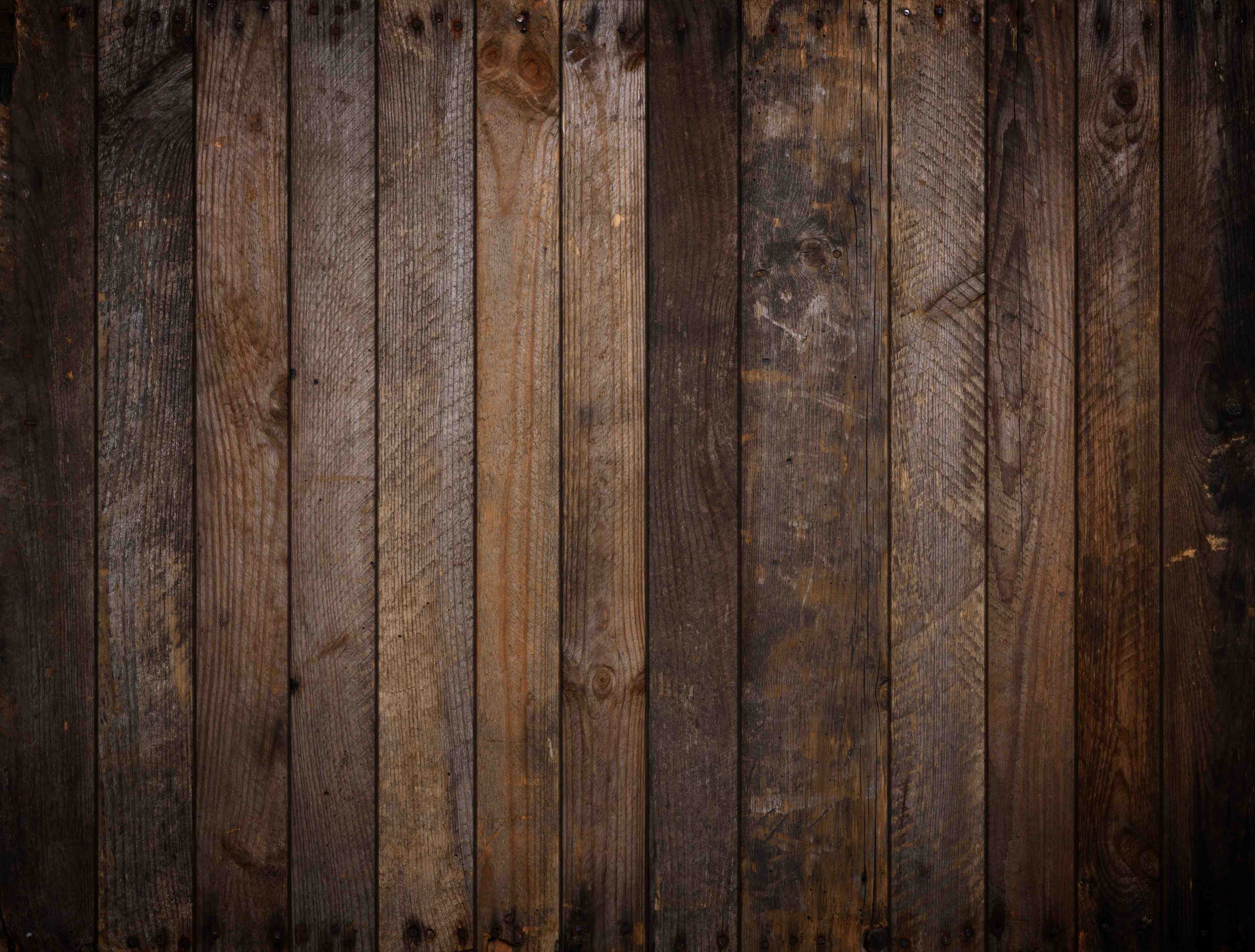Duschrückwand-Rustikale Holzwand mit dunklen Tönen