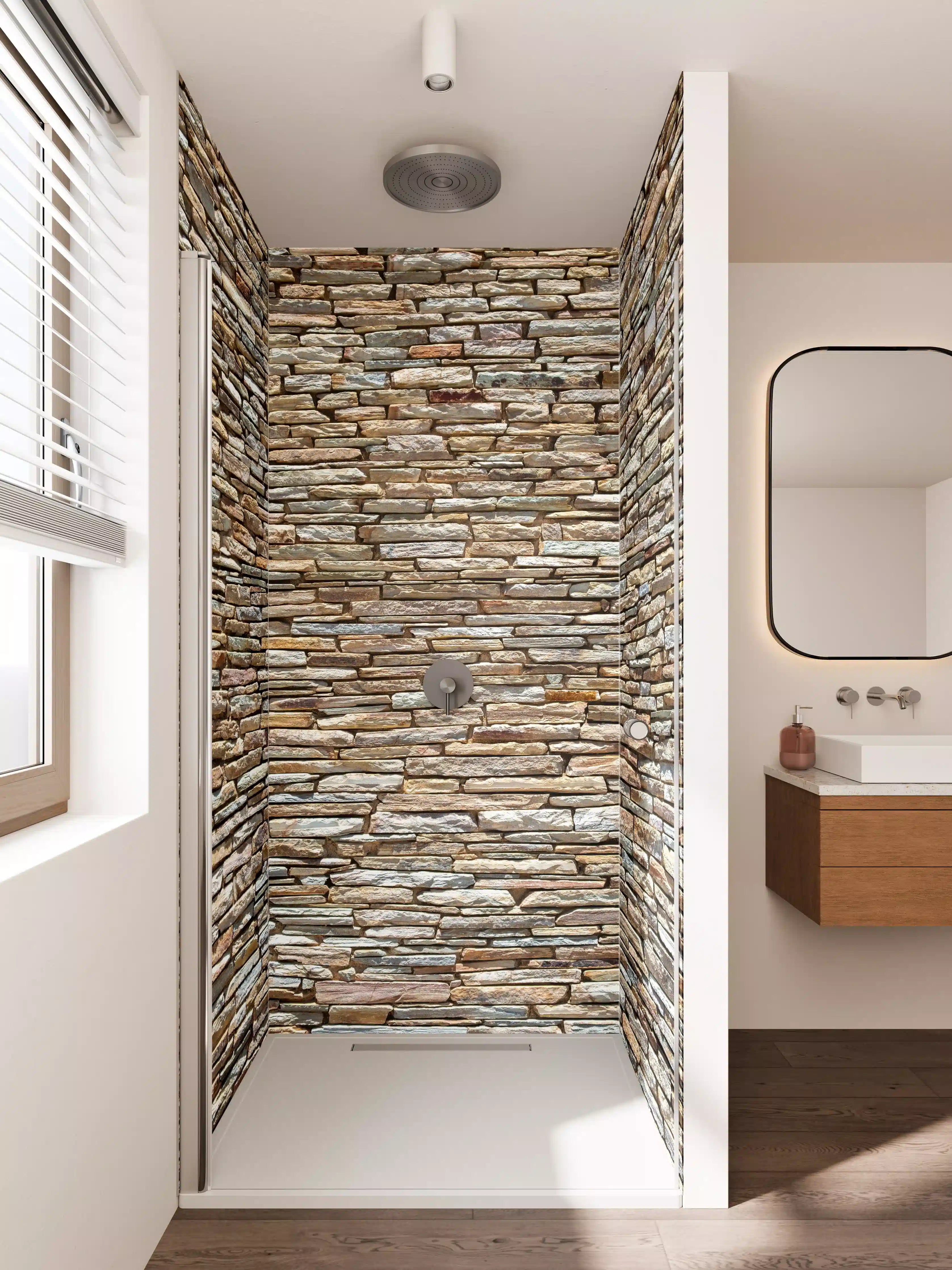 Duschrückwand - Rustikale Natursteinmauer in Brauntönen