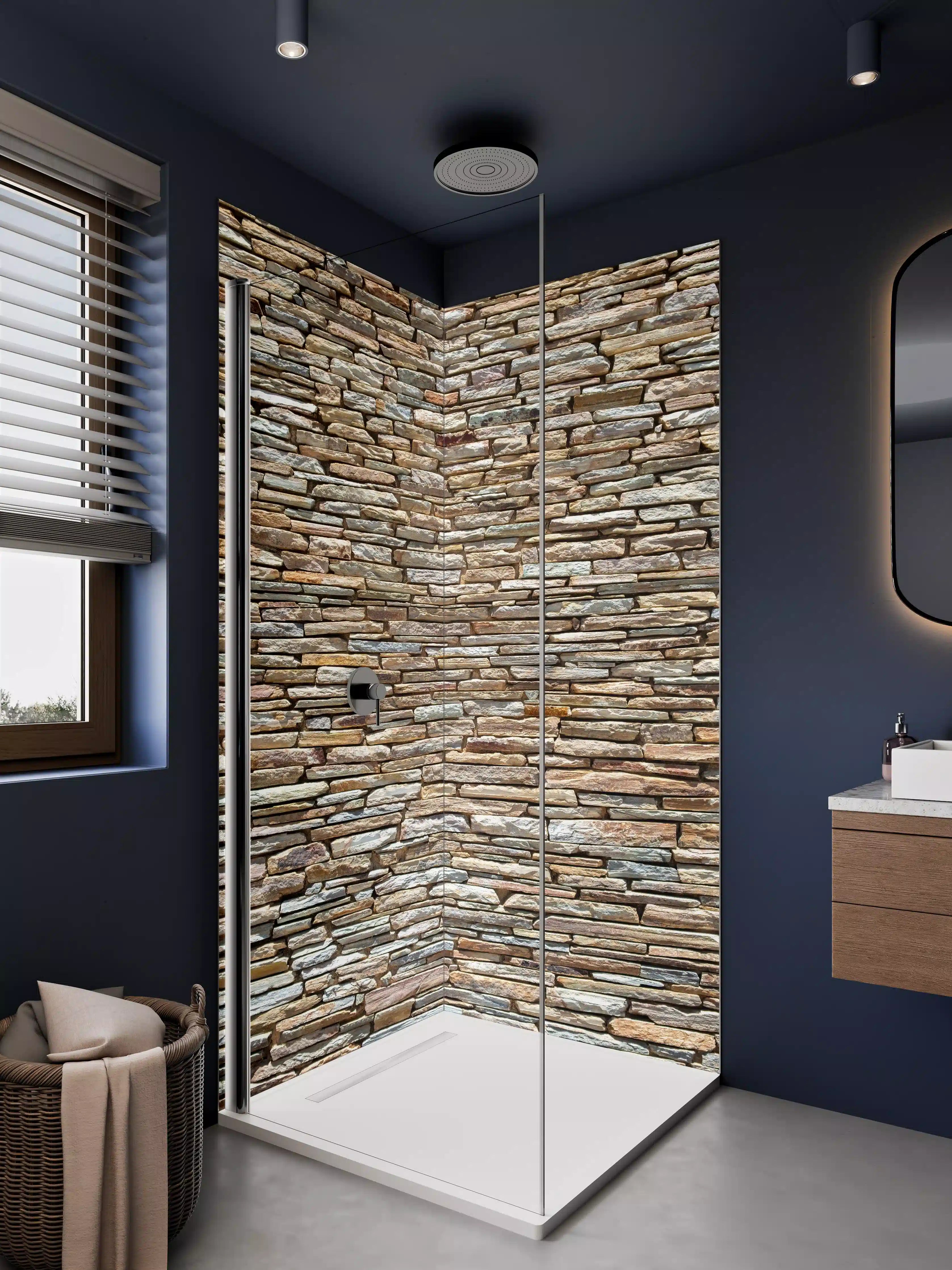 Duschrückwand - Rustikale Natursteinmauer in Brauntönen