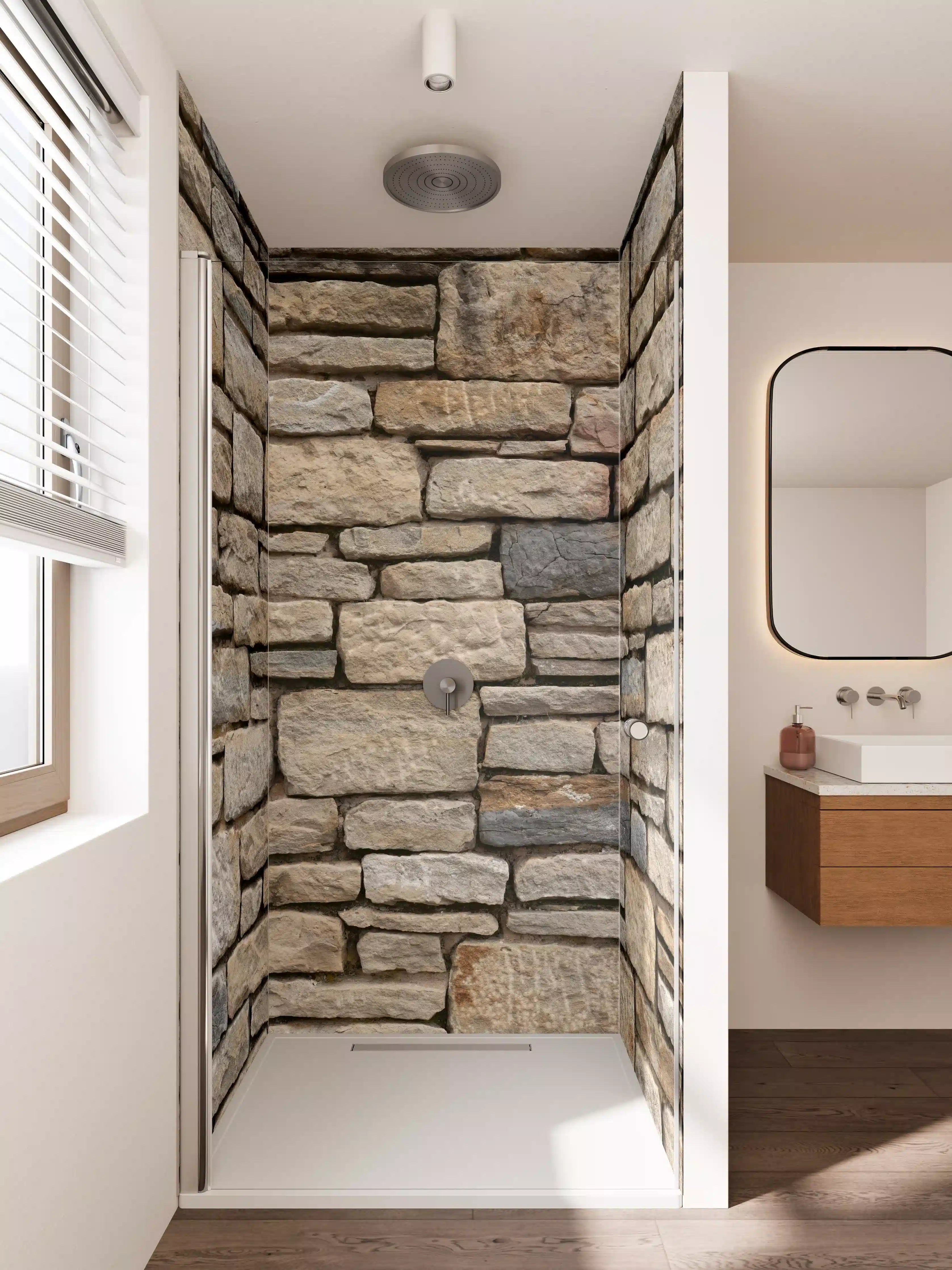 Duschrückwand - Rustikale Steinsicht mit natürlicher Textur