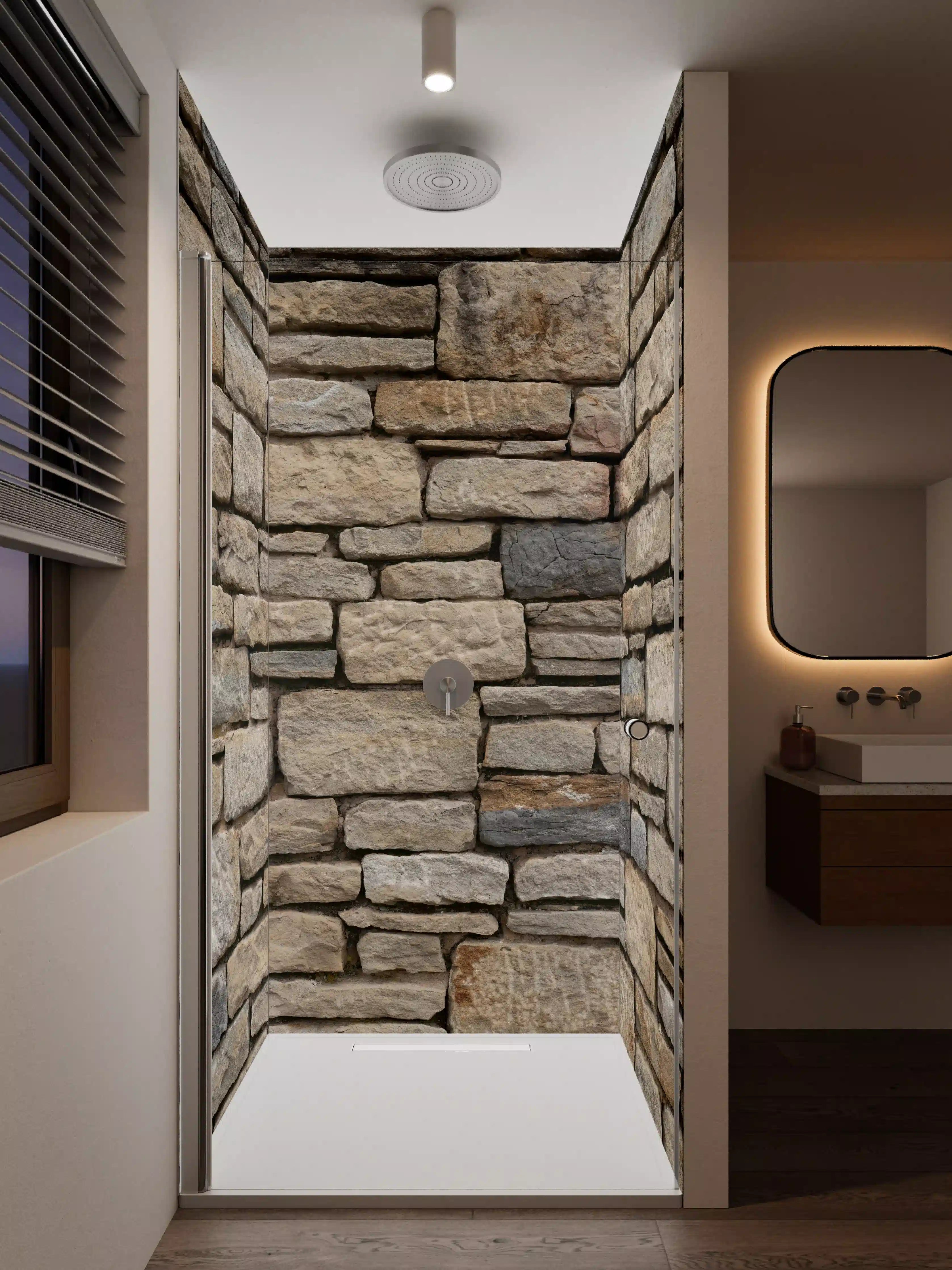 Duschrückwand - Rustikale Steinsicht mit natürlicher Textur