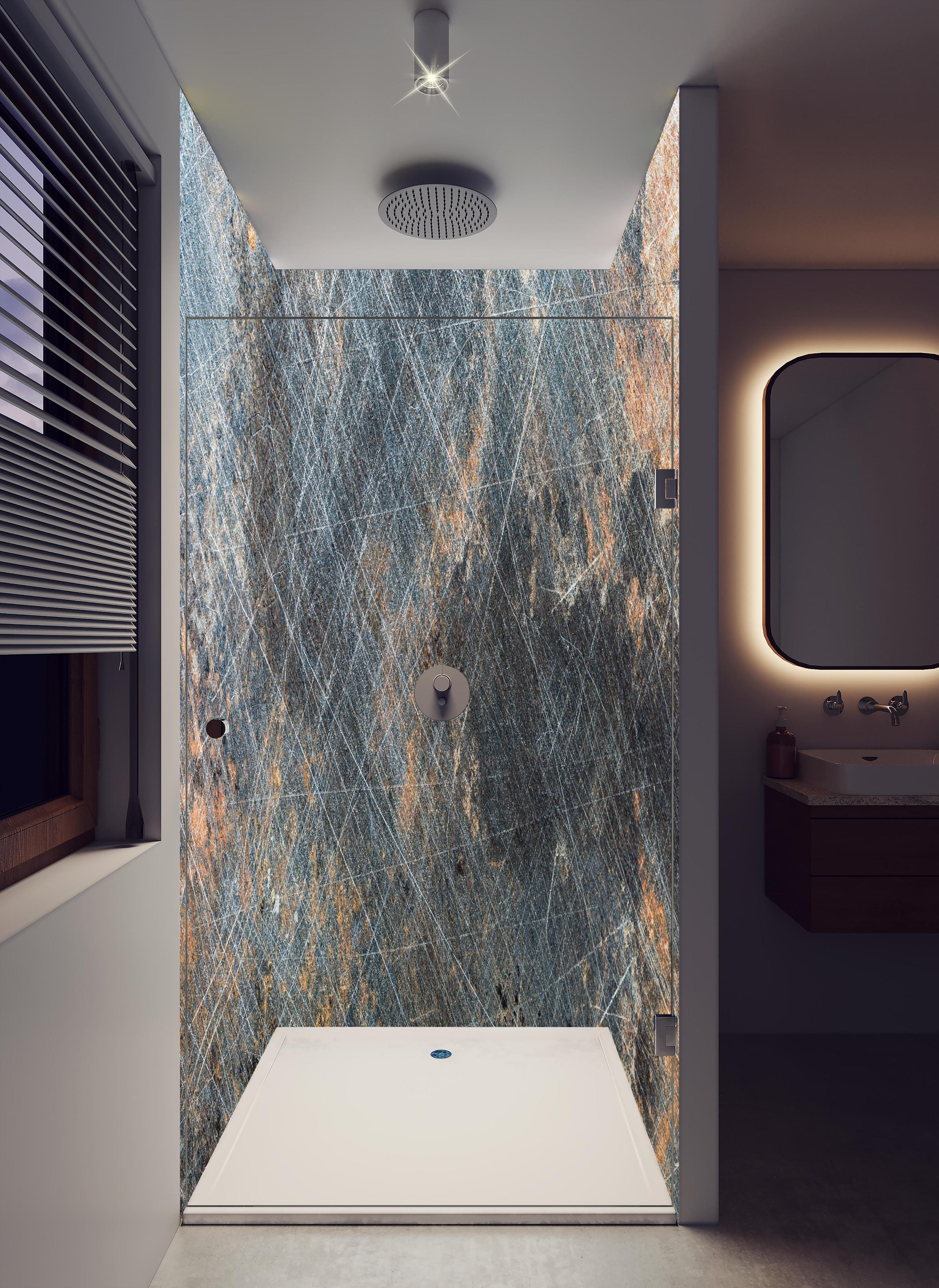 Duschrückwand - Rustikales zerkratztes Metall in hellem Badezimmer mit Regenduschkopf - zweiteilige Eck-Duschrückwand