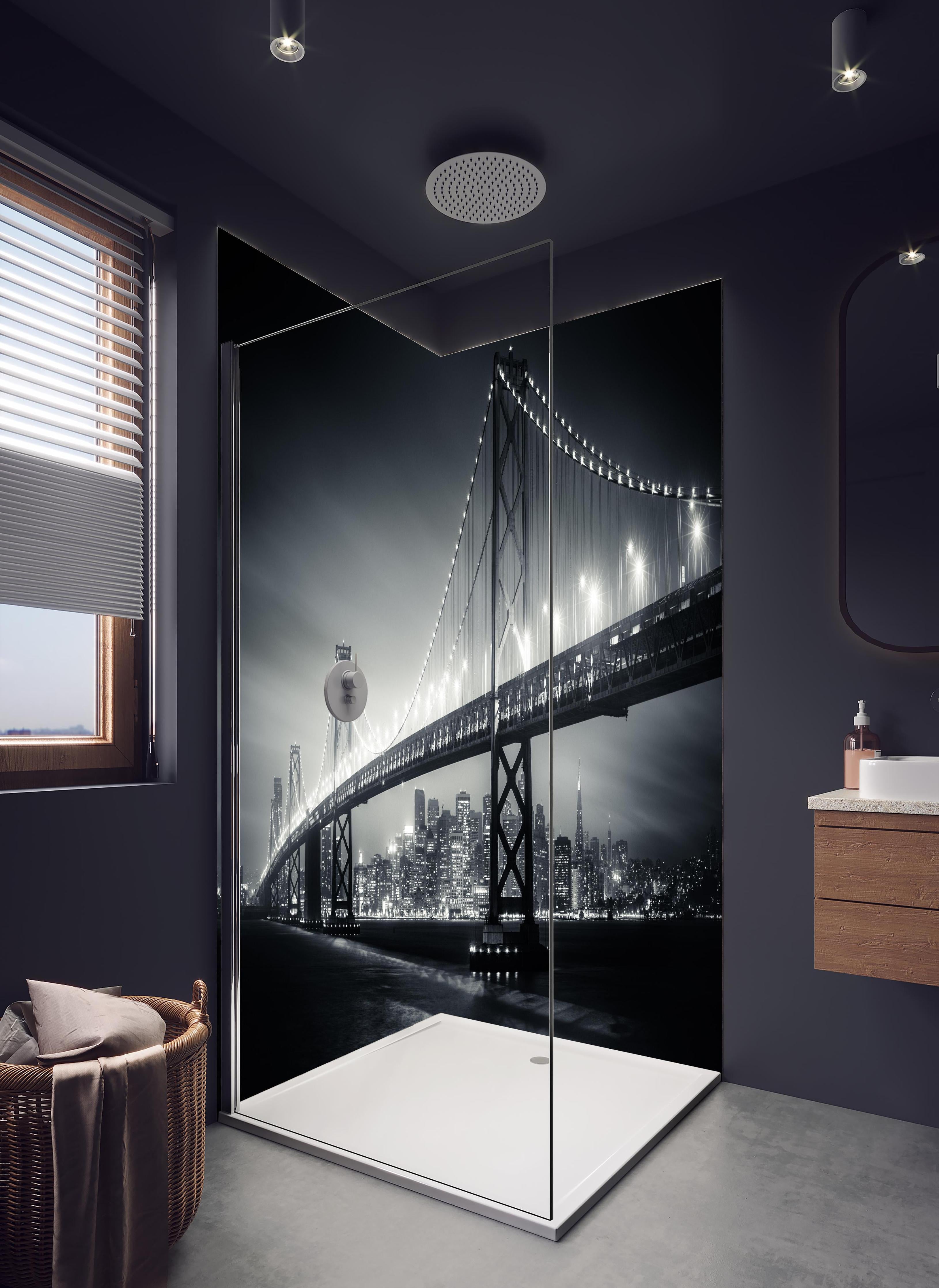 Duschrückwand - San Francisco Bay Bridge bei Nacht in hellem Badezimmer mit Regenduschkopf - zweiteilige Eck-Duschrückwand