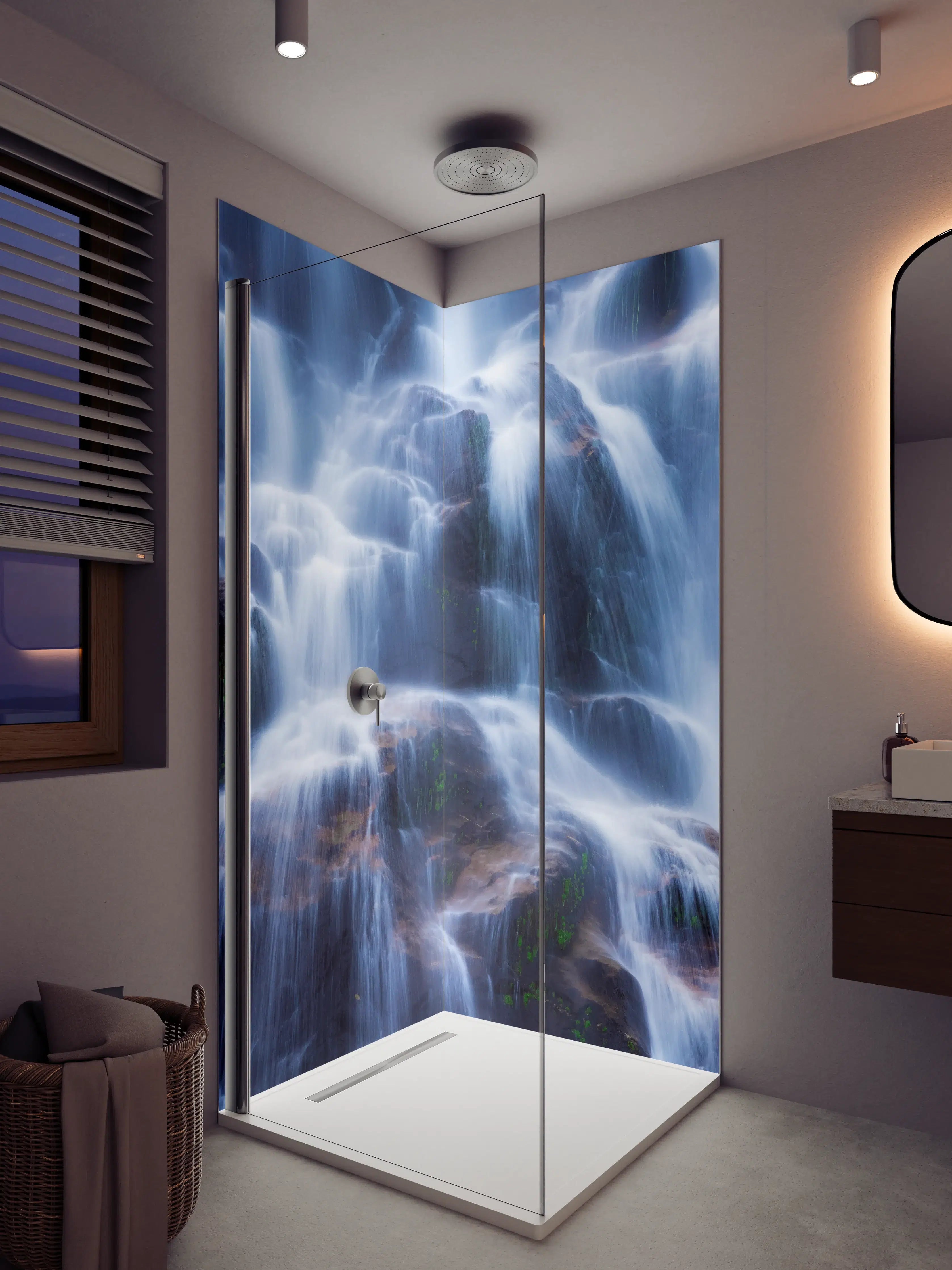 Duschrückwand - Sanfte Wasserfälle auf dunklem Felsen