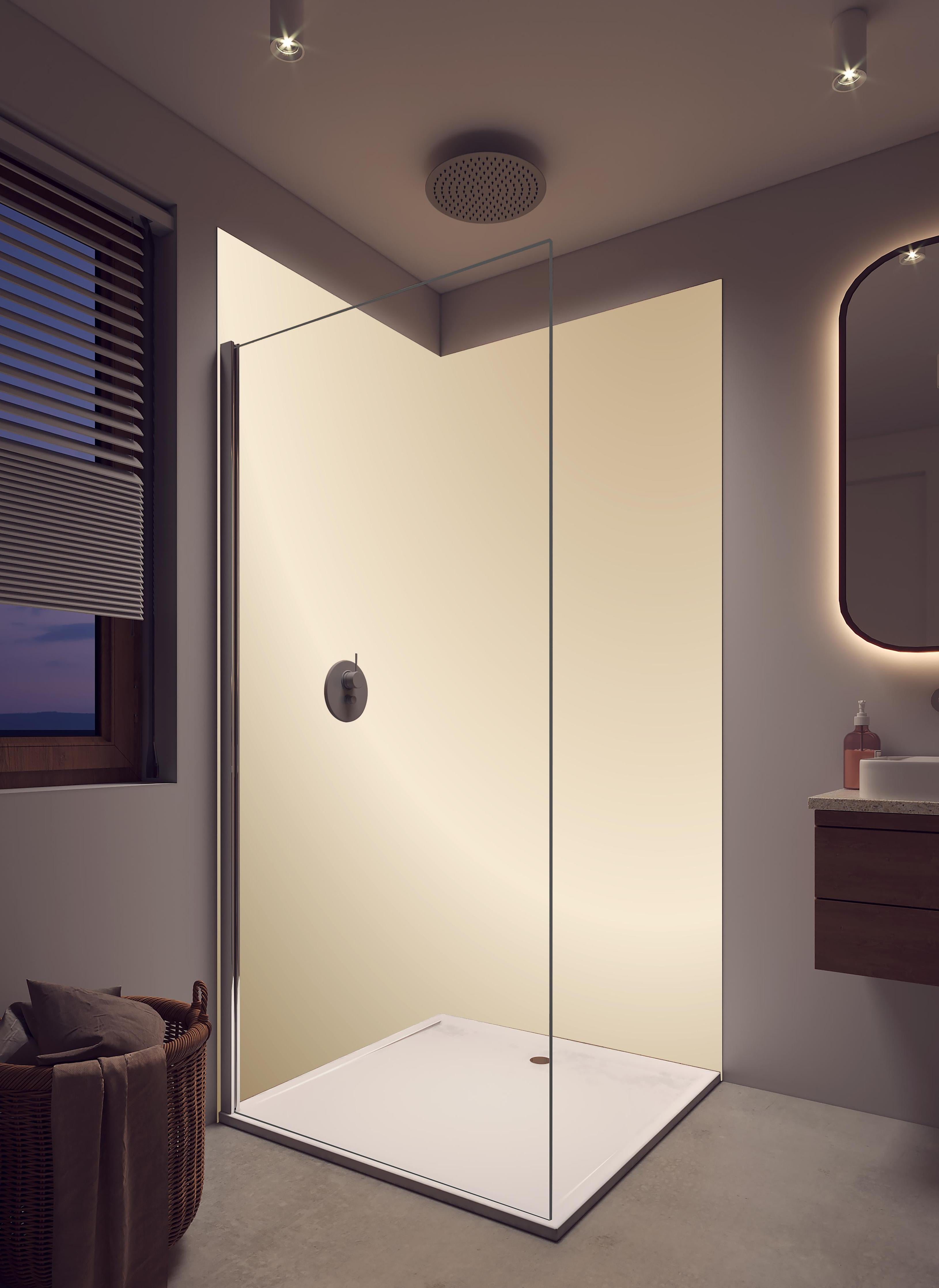 Duschrückwand - Sanfter Beige-Creme Farbverlauf Hintergrund in hellem Badezimmer mit Regenduschkopf - zweiteilige Eck-Duschrückwand