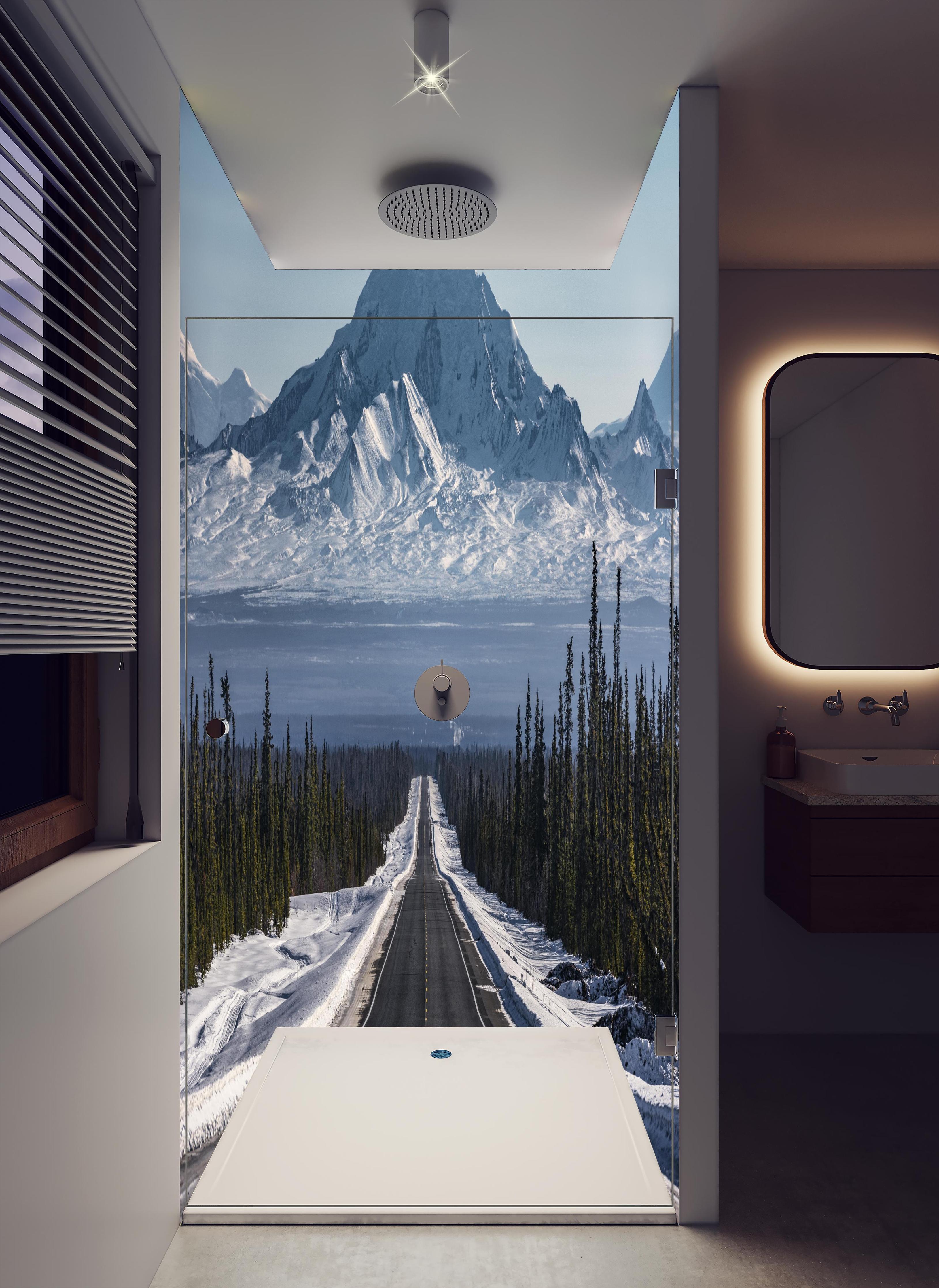 Duschrückwand - Schneebedeckte Alaskas Berglandschaft in hellem Badezimmer mit Regenduschkopf - zweiteilige Eck-Duschrückwand