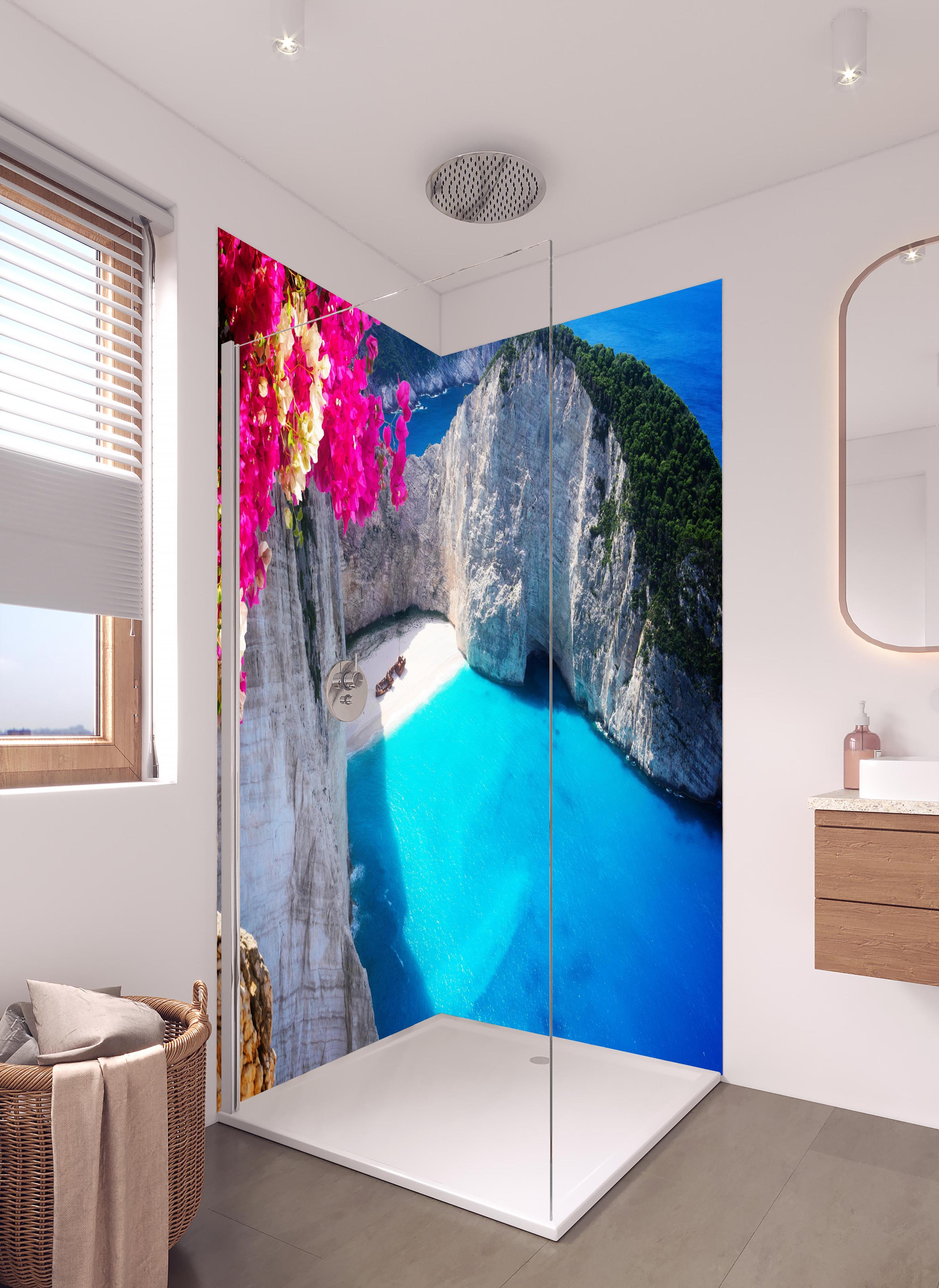 Duschrückwand - Schöne Landschaft der Insel Zakinthos in hellem Badezimmer mit Regenduschkopf - zweiteilige Eck-Duschrückwand