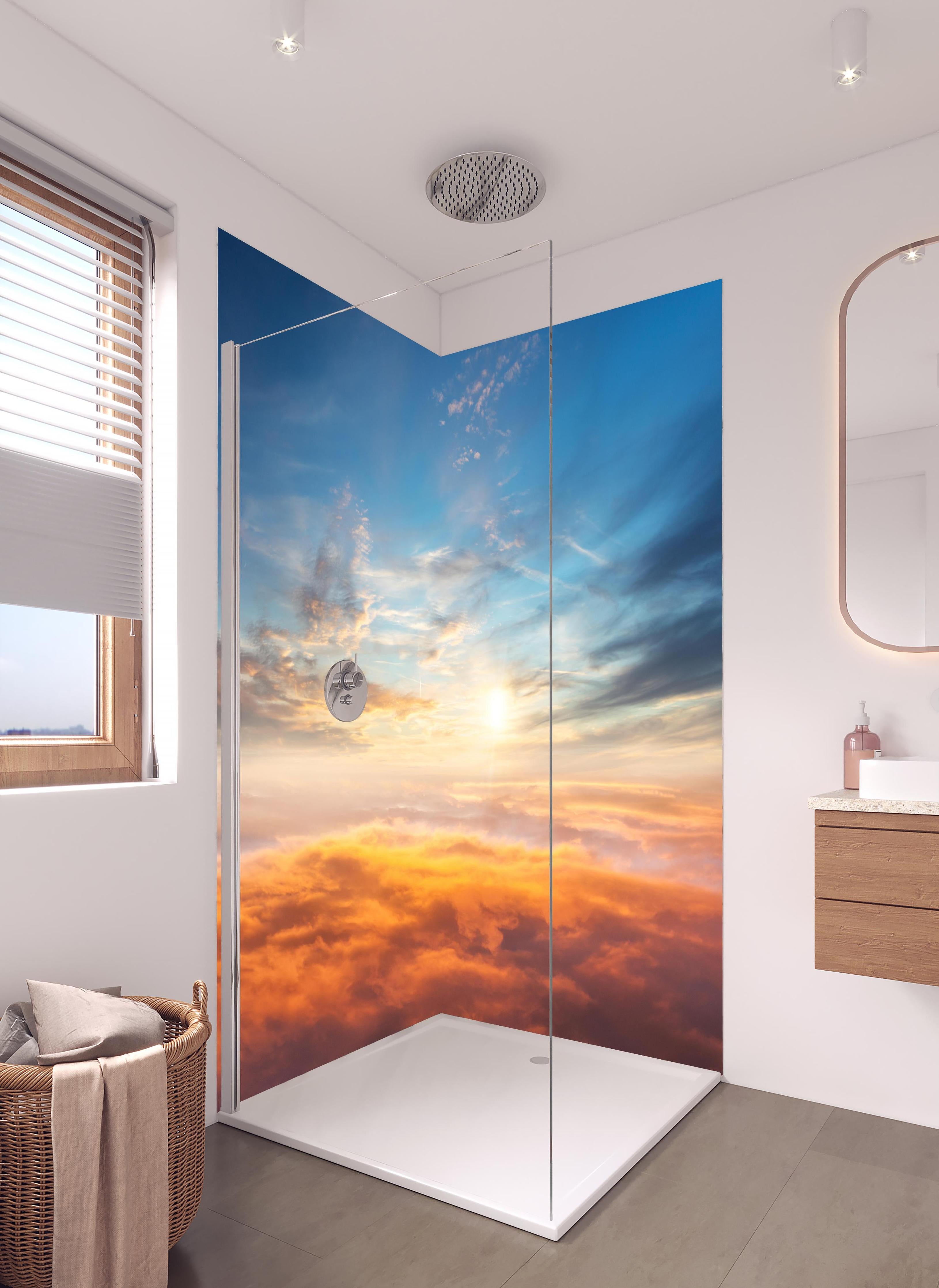 Duschrückwand - Schöner Sonnenuntergang über den Wolken in hellem Badezimmer mit Regenduschkopf - zweiteilige Eck-Duschrückwand