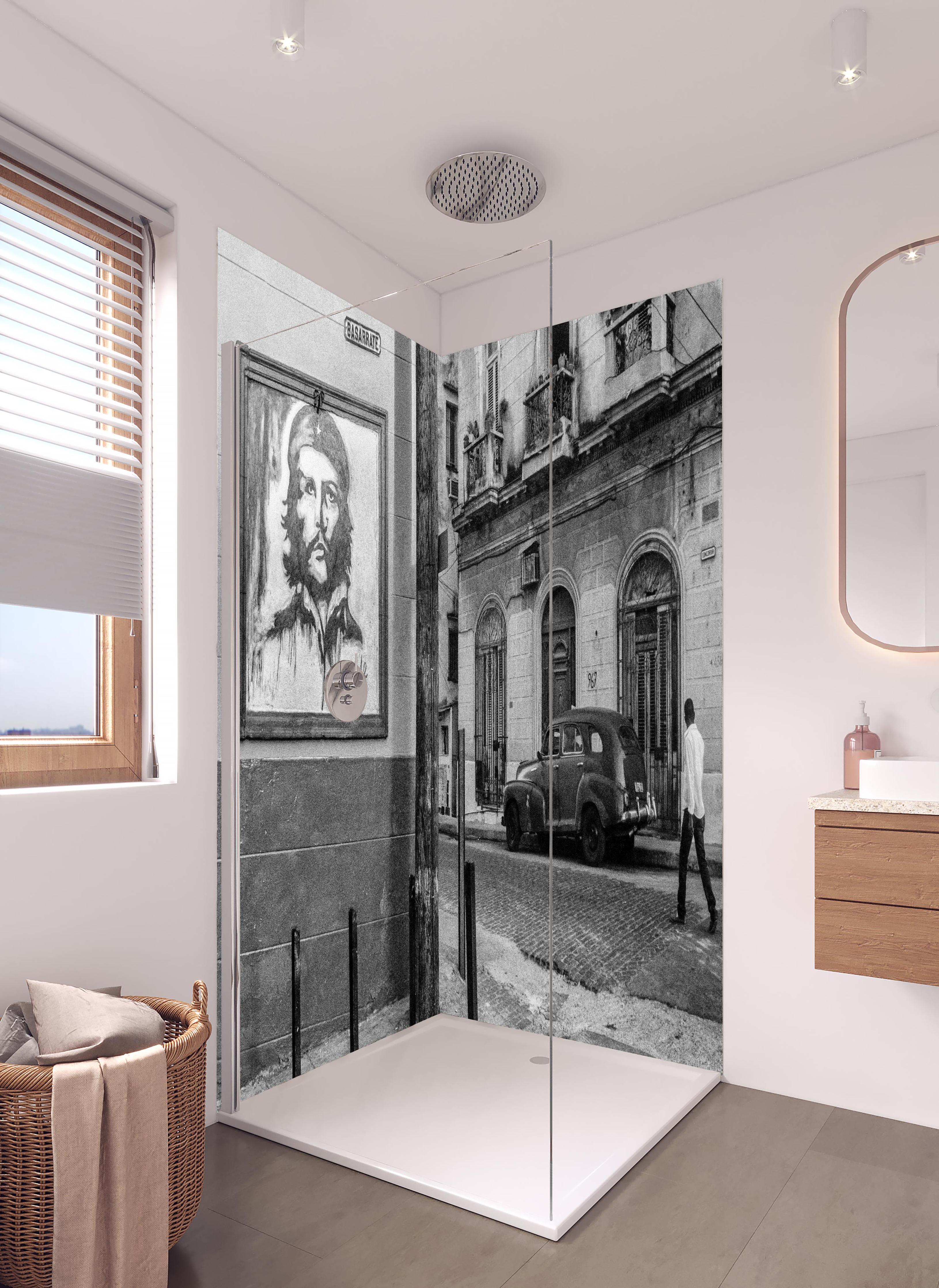 Duschrückwand - Schwarz - weißes Stadtbild in hellem Badezimmer mit Regenduschkopf - zweiteilige Eck-Duschrückwand
