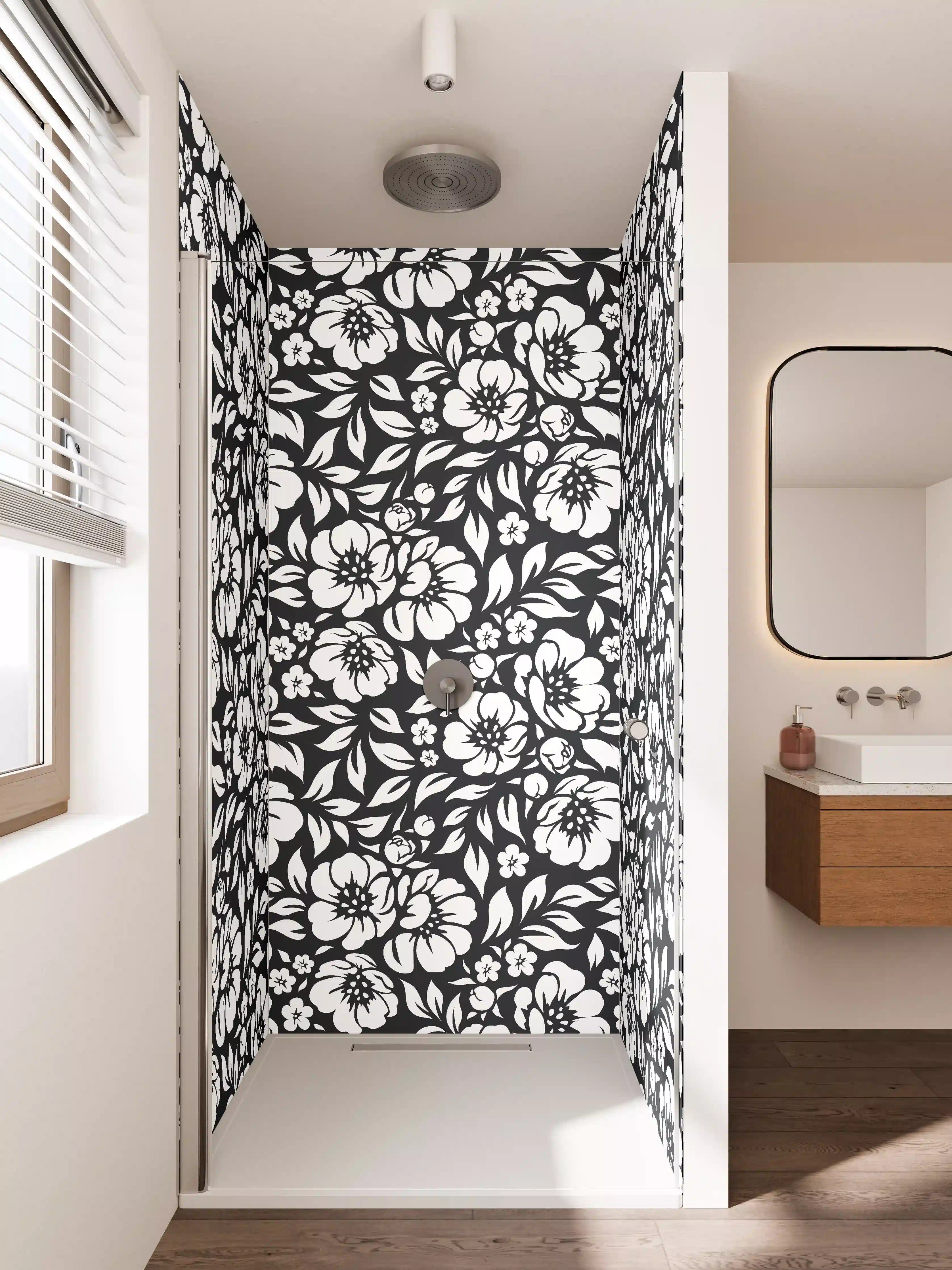 Duschrückwand - Schwarz-Weiß Blumenmuster mit floralem Design