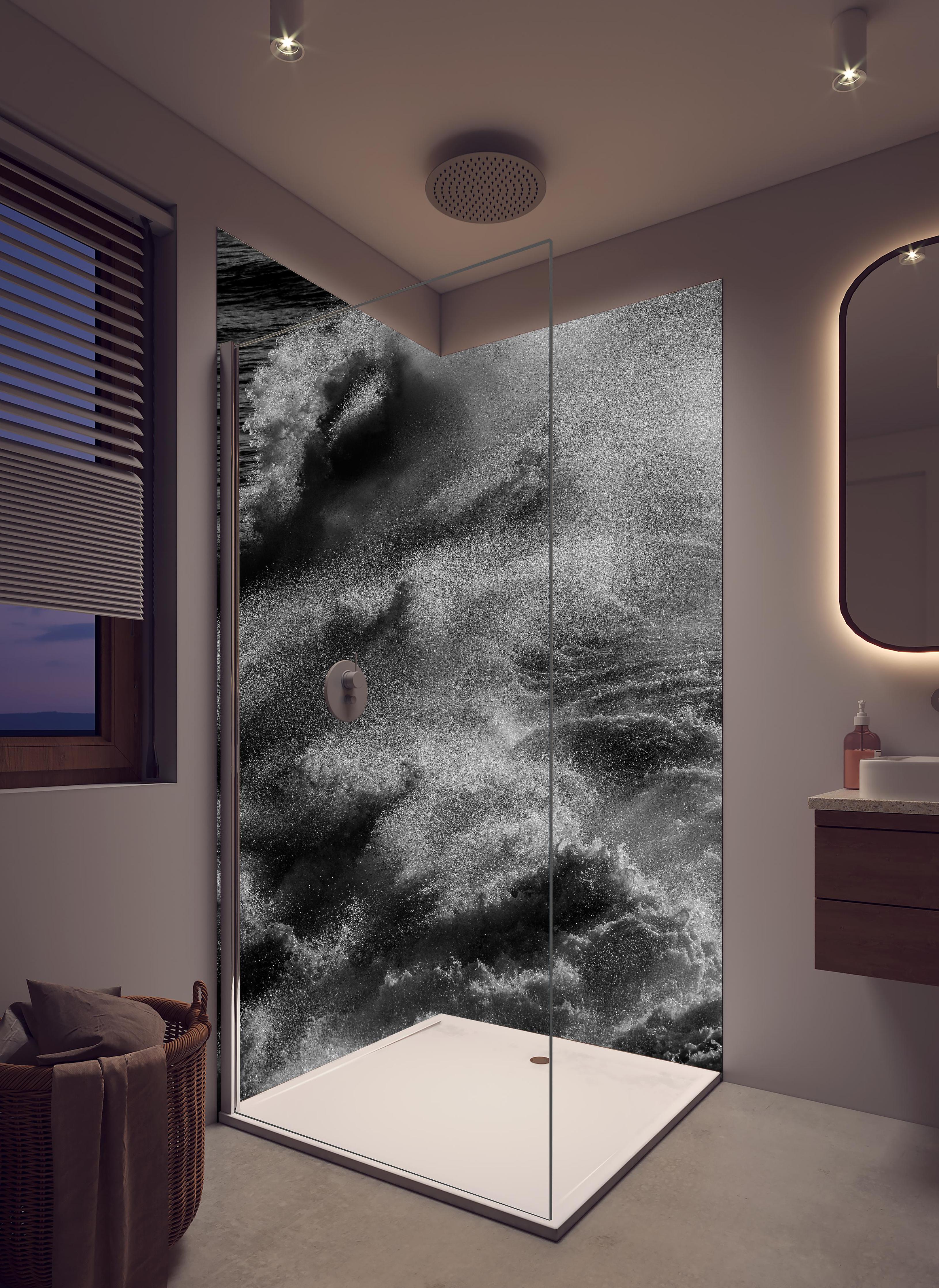 Duschrückwand - Schwarz-Weiße Ozeanwellen-Abstraktion in hellem Badezimmer mit Regenduschkopf - zweiteilige Eck-Duschrückwand