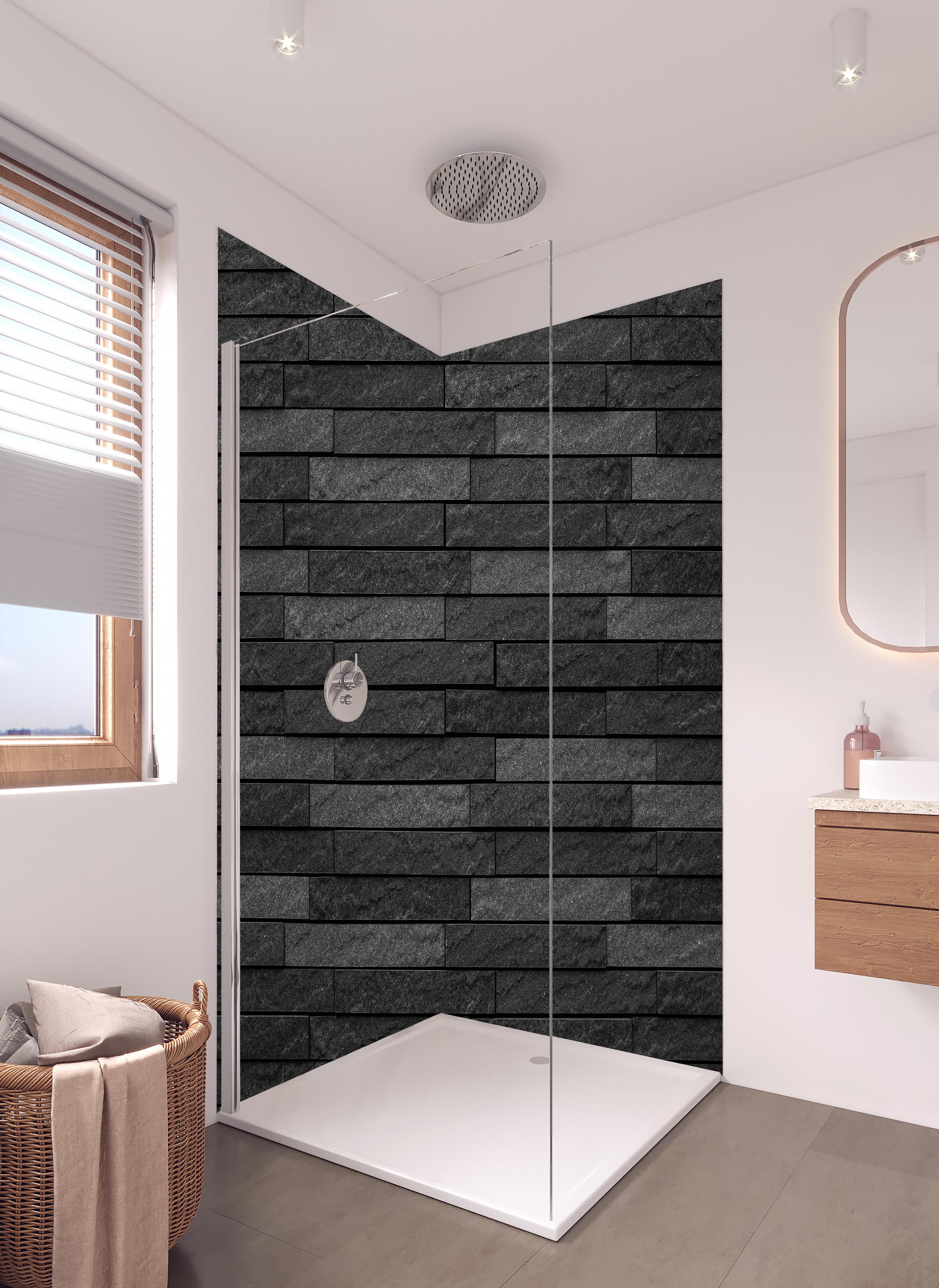 Duschrückwand - Schwarze stilvolle Backsteinmauer in hellem Badezimmer mit Regenduschkopf - zweiteilige Eck-Duschrückwand