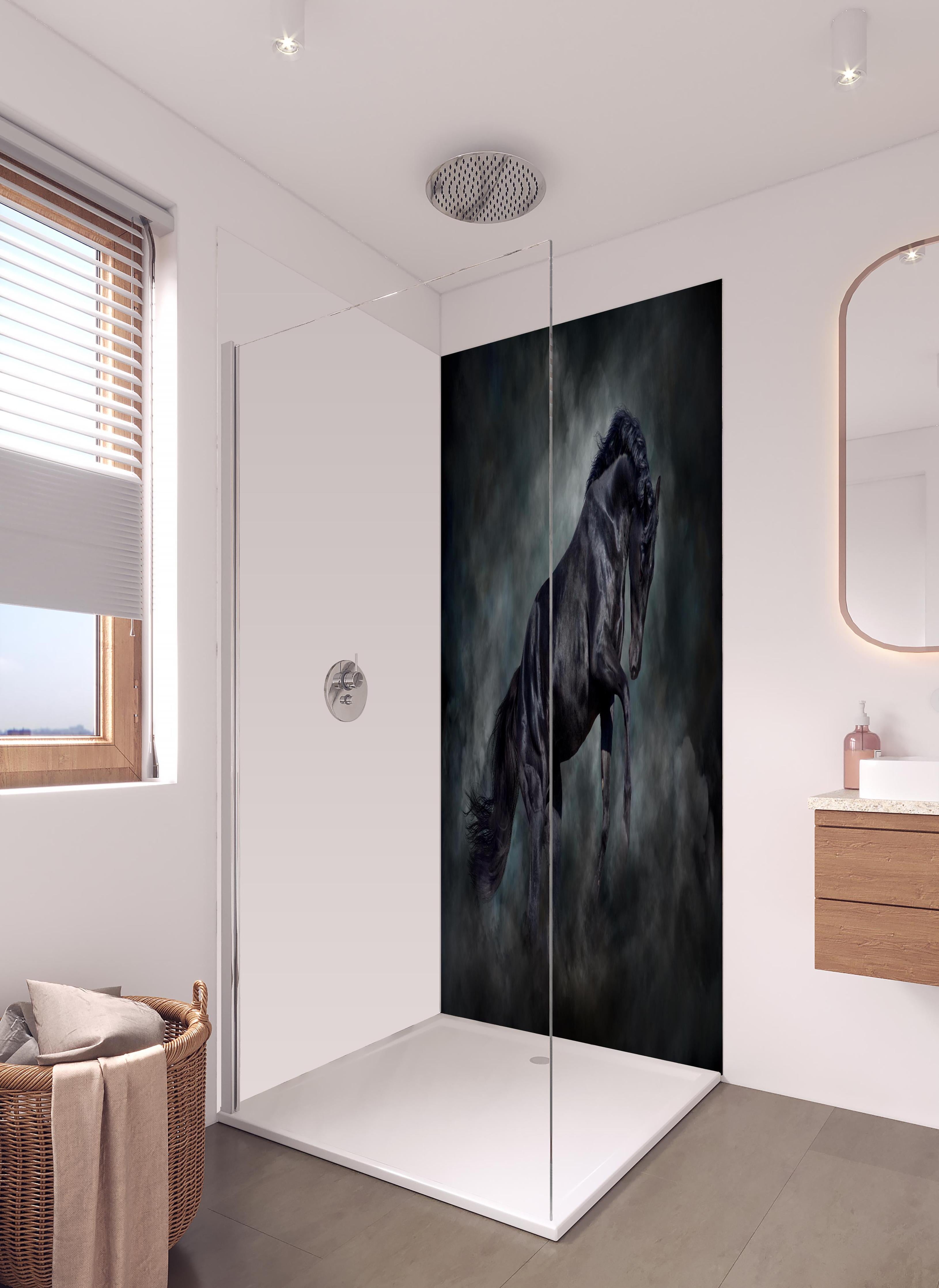 Duschrückwand - Schwarzer hengst in hellem Badezimmer mit Regenduschkopf - zweiteilige Eck-Duschrückwand