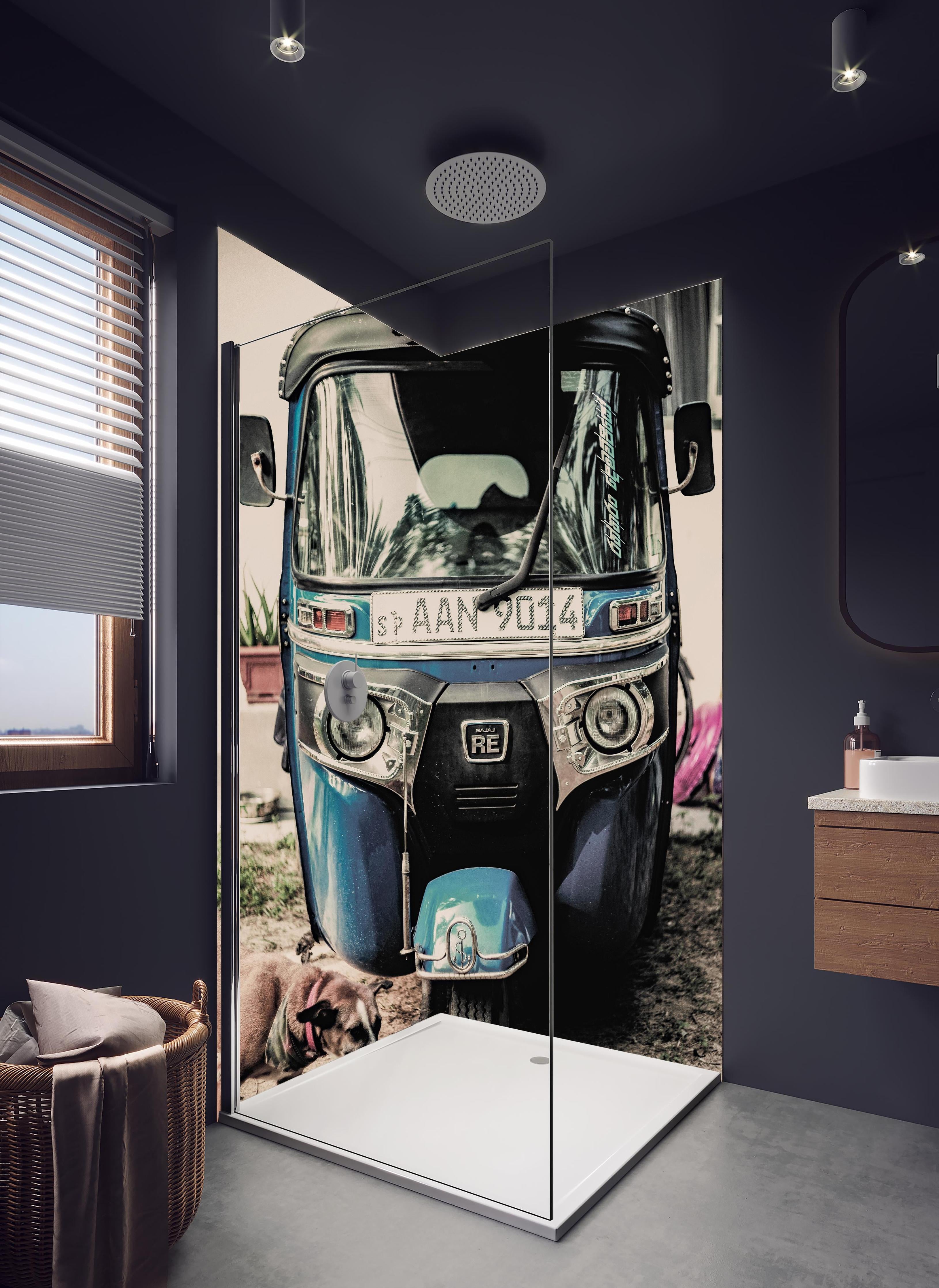 Duschrückwand - Self Drive in hellem Badezimmer mit Regenduschkopf - zweiteilige Eck-Duschrückwand