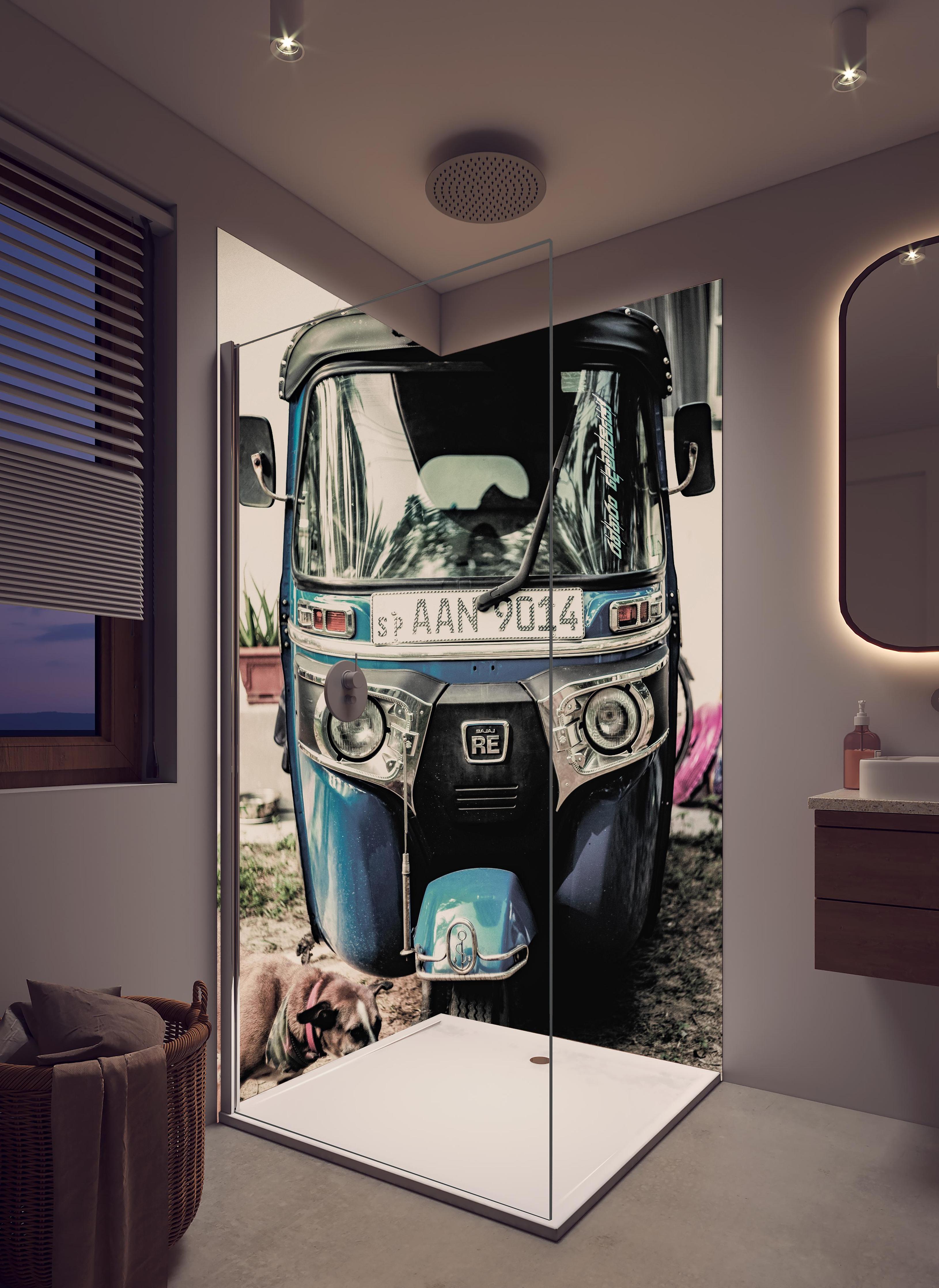 Duschrückwand - Self Drive in hellem Badezimmer mit Regenduschkopf - zweiteilige Eck-Duschrückwand