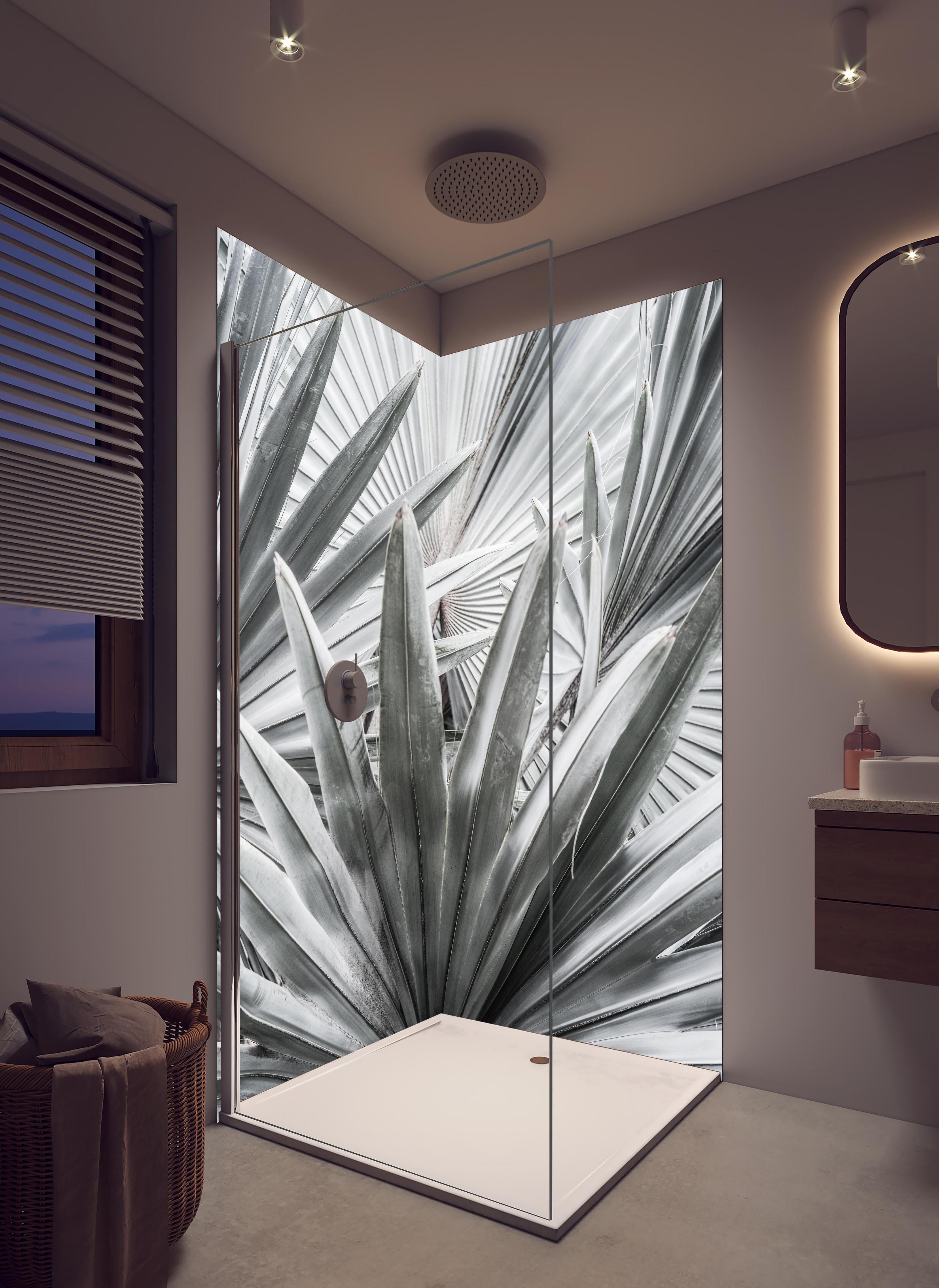 Duschrückwand - Silber-Graue Agave Pflanzenstruktur in hellem Badezimmer mit Regenduschkopf - zweiteilige Eck-Duschrückwand