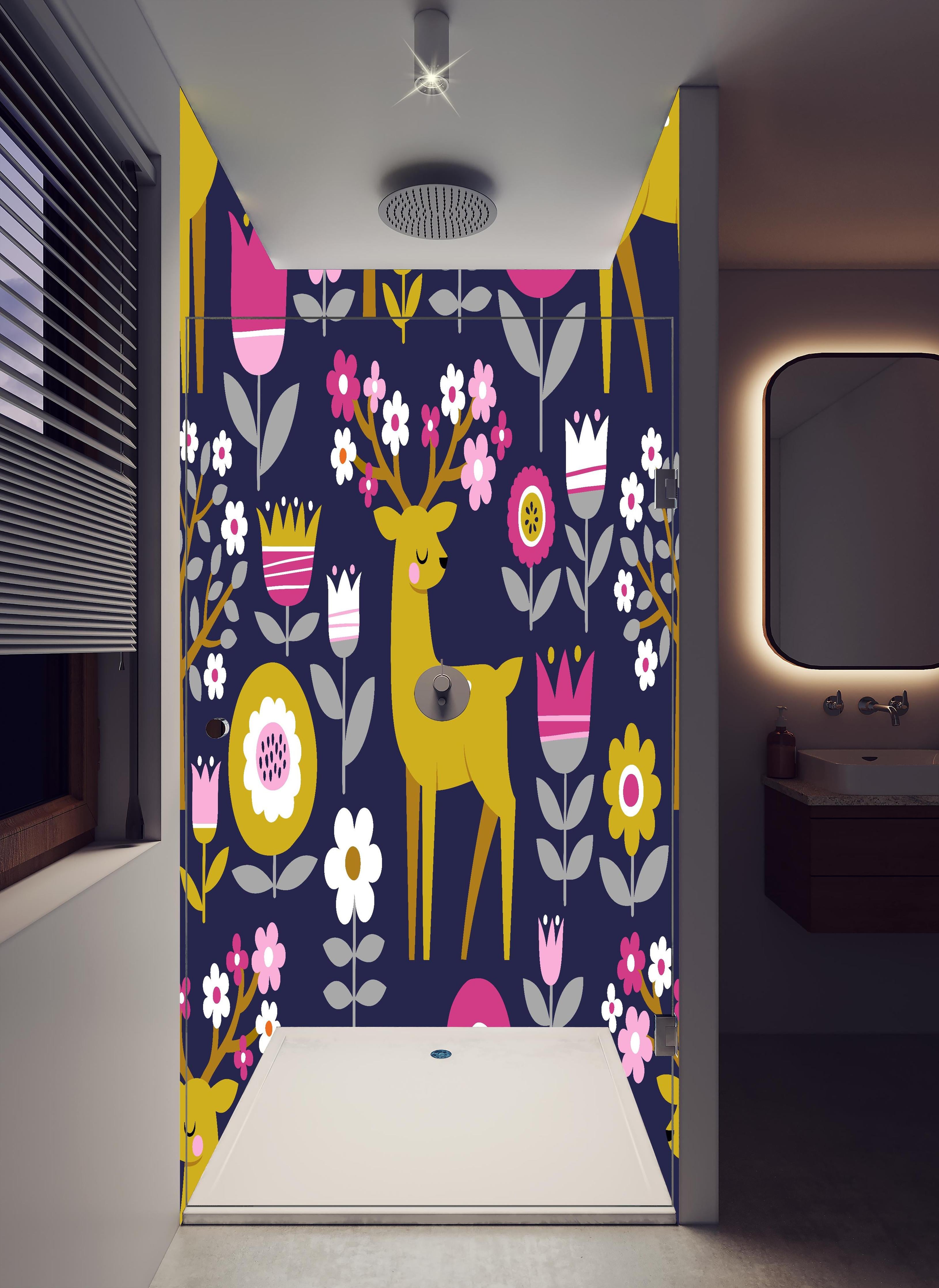 Duschrückwand - Skandinavische Waldtiere & Blumen Muster in hellem Badezimmer mit Regenduschkopf - zweiteilige Eck-Duschrückwand
