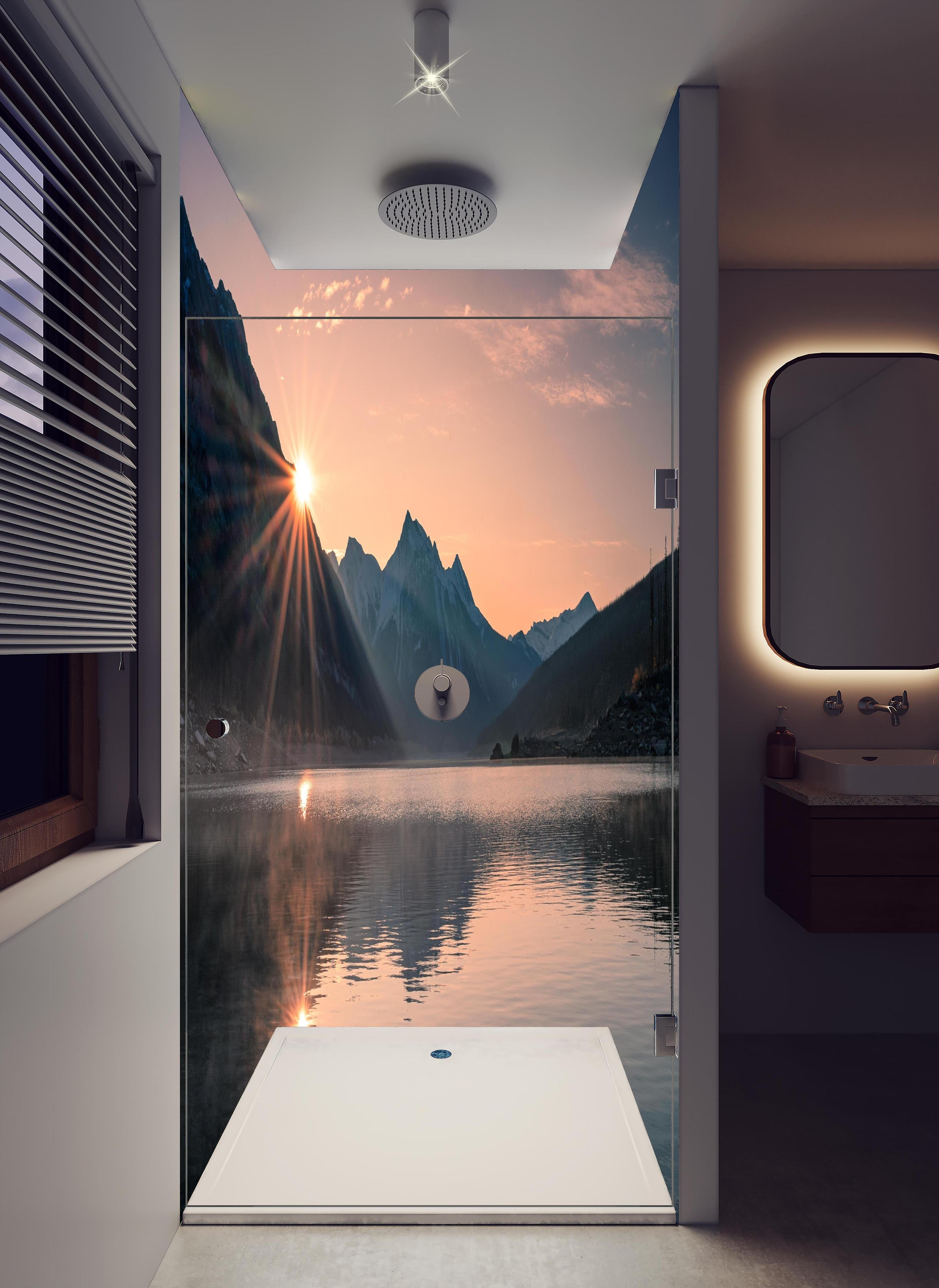 Duschrückwand - Sonnenaufgang Berge mit Nebelspiel in hellem Badezimmer mit Regenduschkopf - zweiteilige Eck-Duschrückwand