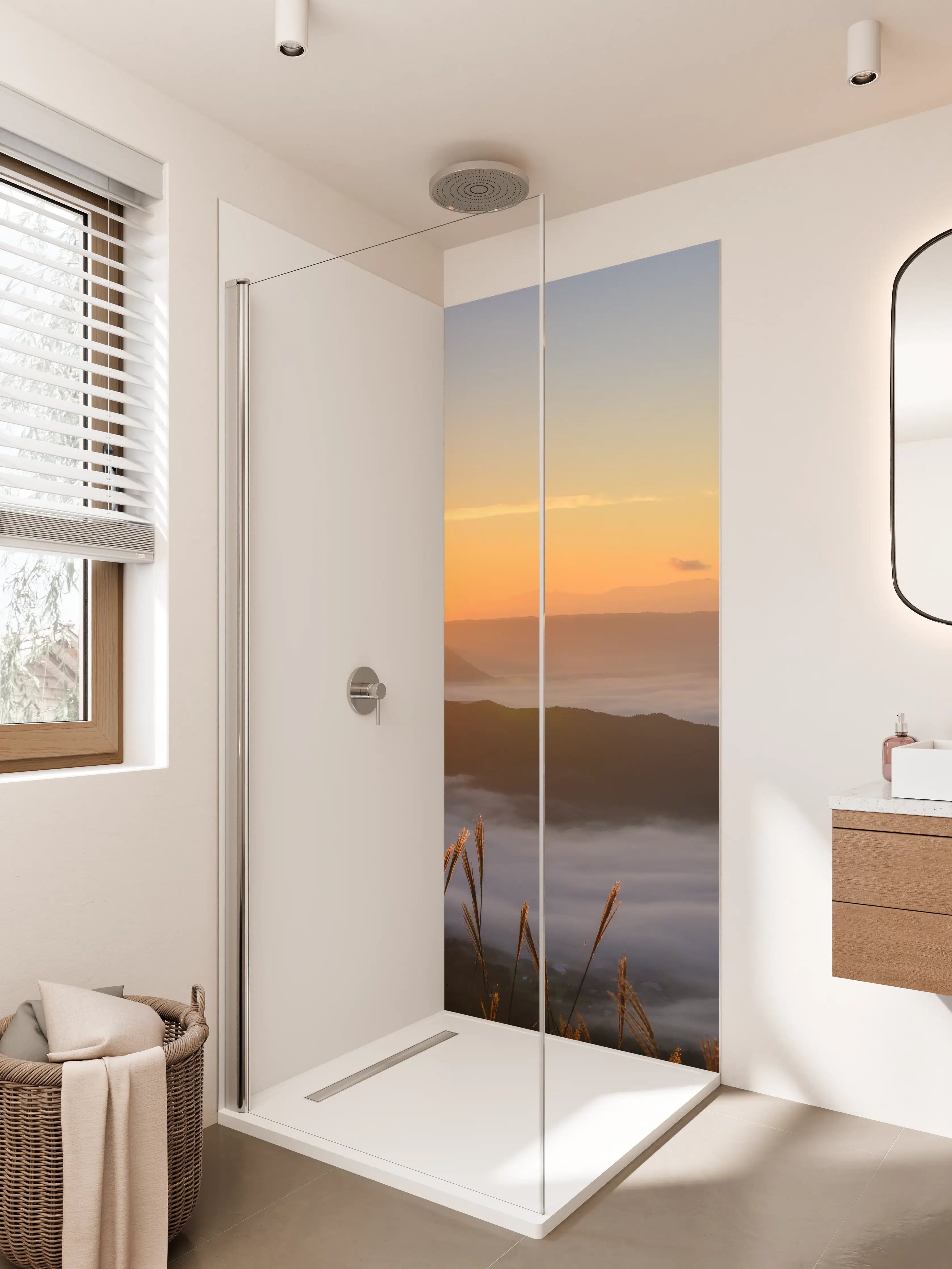 Duschrückwand - Sonnenaufgang über Bergen mit Nebel