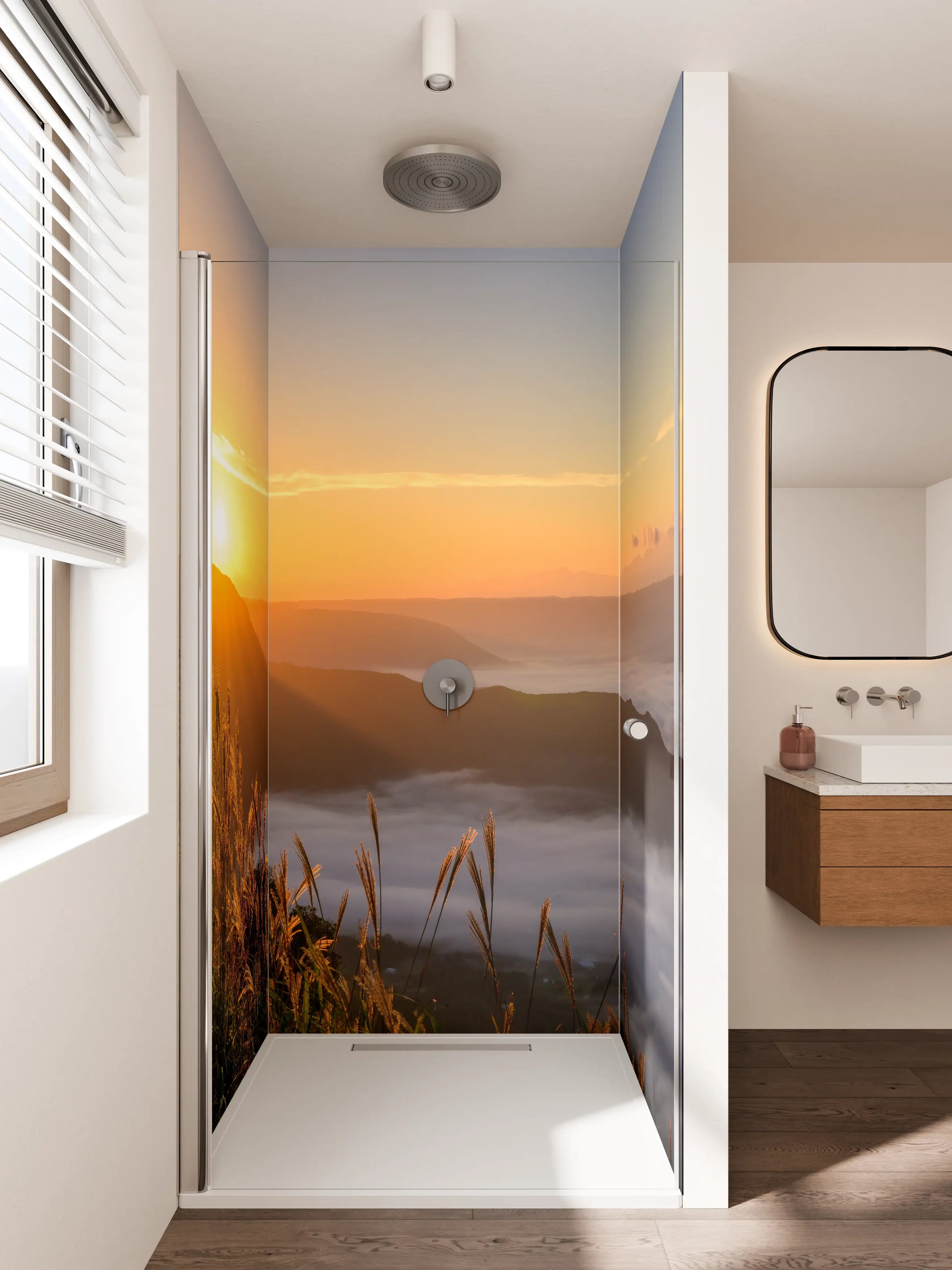 Duschrückwand - Sonnenaufgang über Bergen mit Nebel