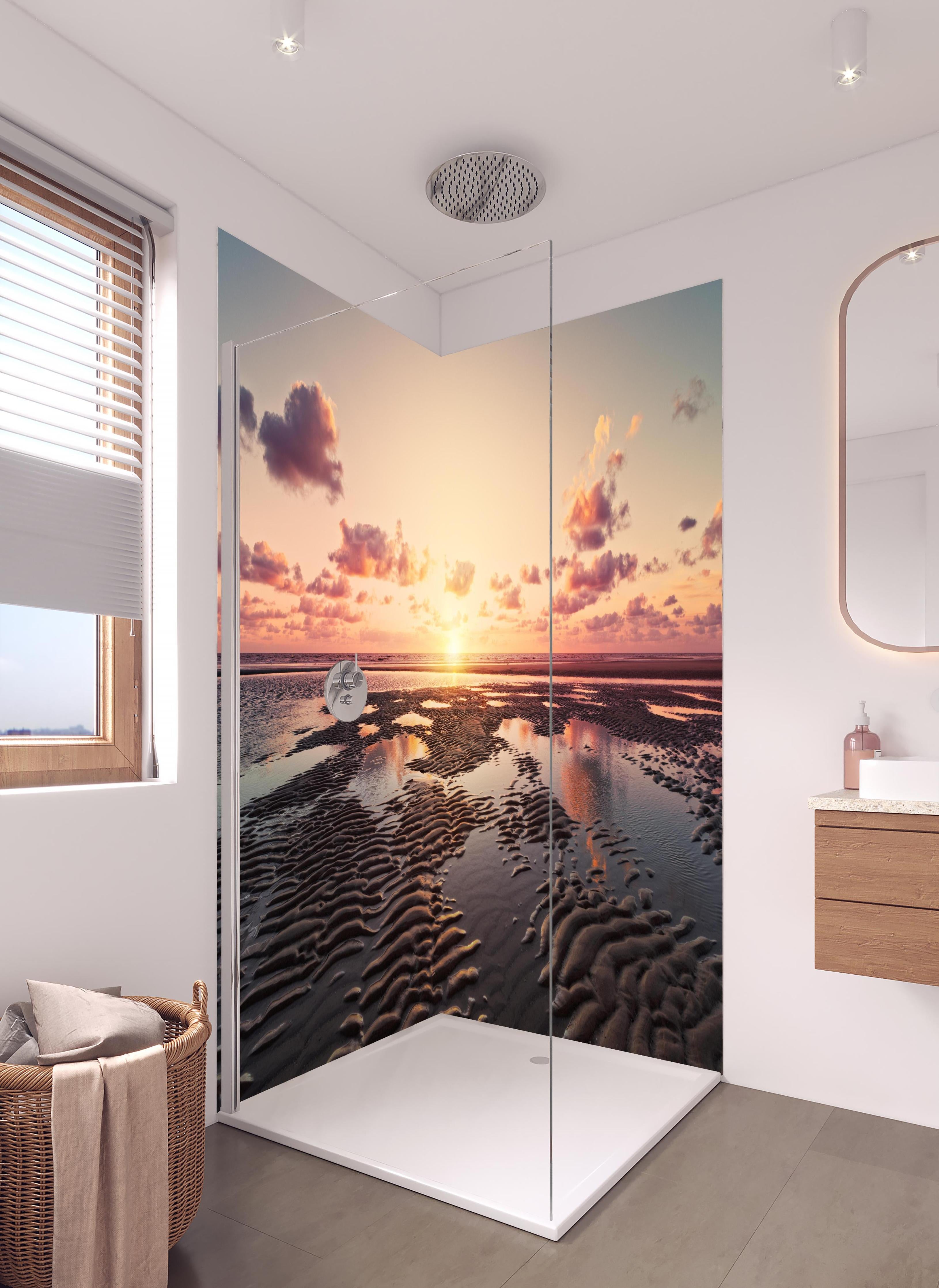 Duschrückwand - Sonnenuntergang - Nordsee in hellem Badezimmer mit Regenduschkopf - zweiteilige Eck-Duschrückwand