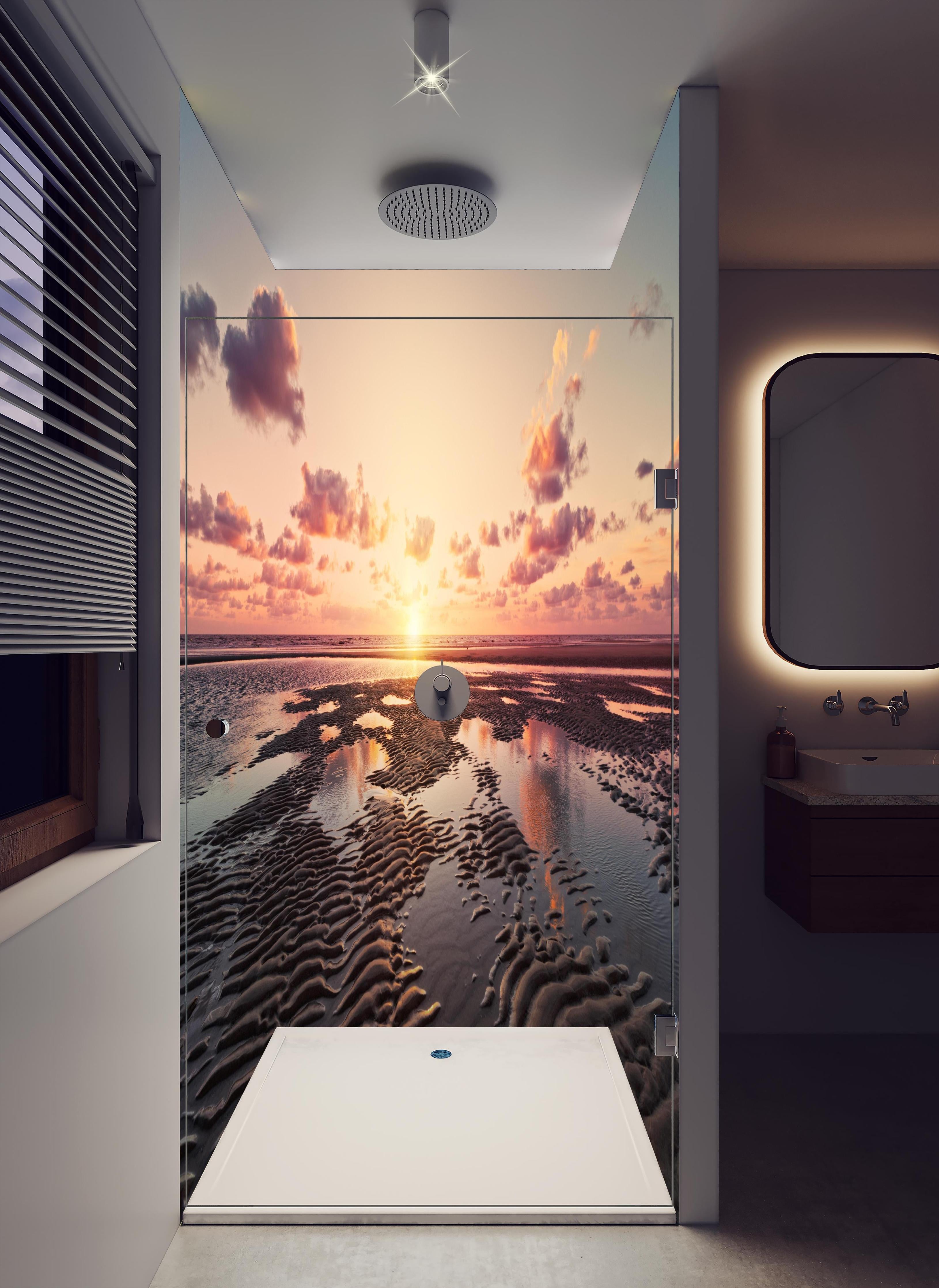 Duschrückwand - Sonnenuntergang - Nordsee in hellem Badezimmer mit Regenduschkopf - zweiteilige Eck-Duschrückwand