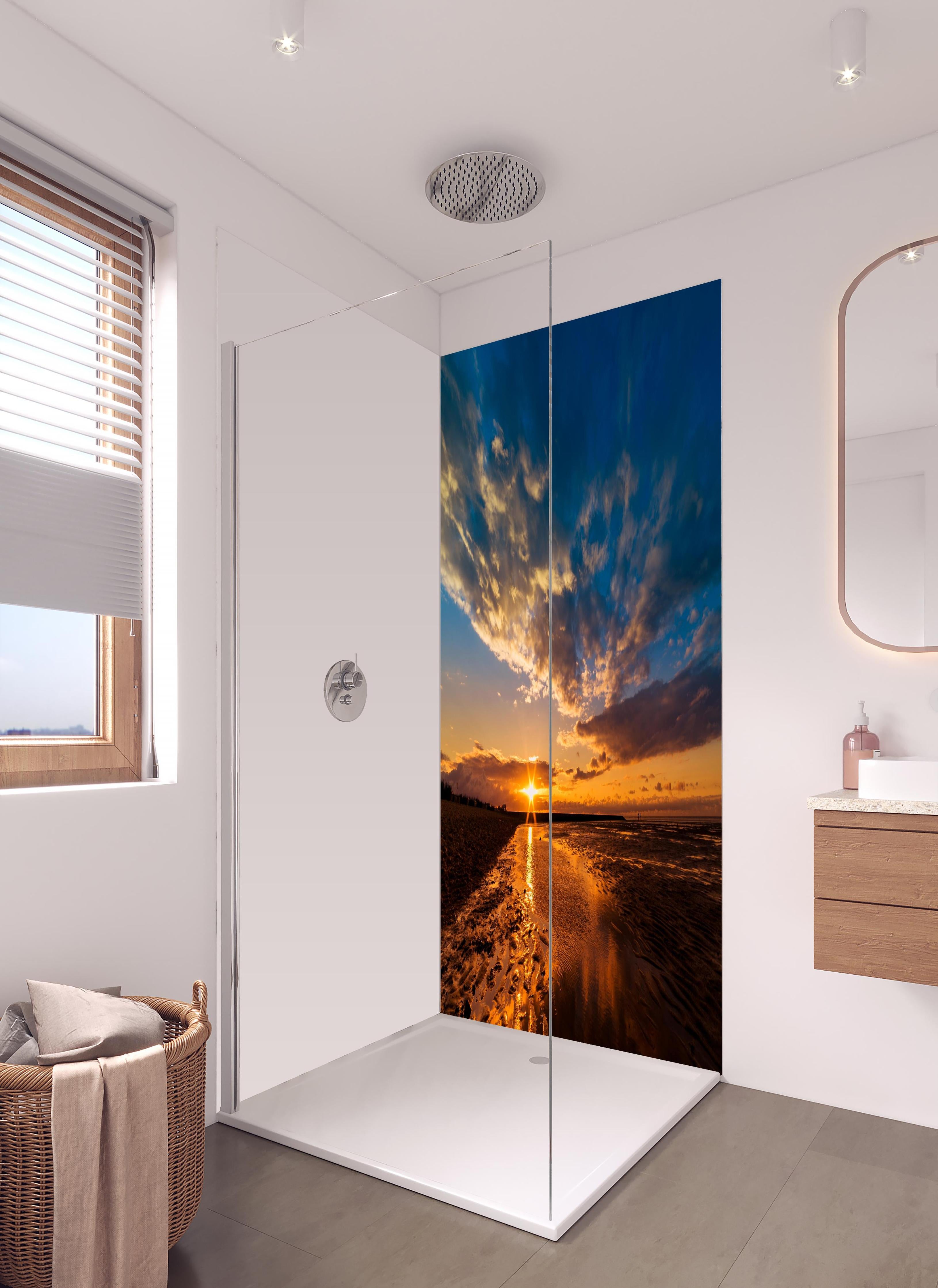Duschrückwand - Sonnenuntergang an der Nordsee in hellem Badezimmer mit Regenduschkopf - zweiteilige Eck-Duschrückwand