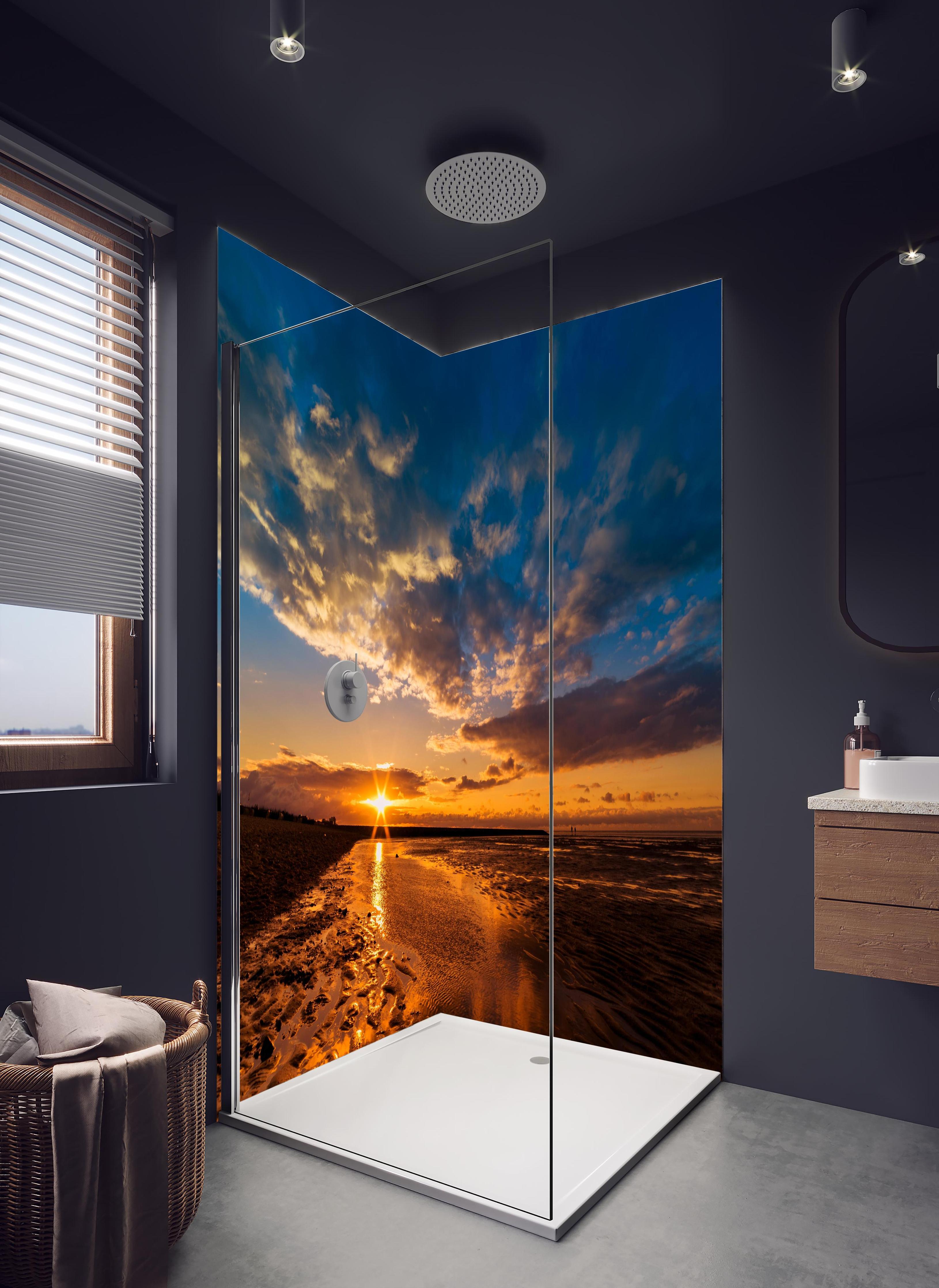 Duschrückwand - Sonnenuntergang an der Nordsee in hellem Badezimmer mit Regenduschkopf - zweiteilige Eck-Duschrückwand