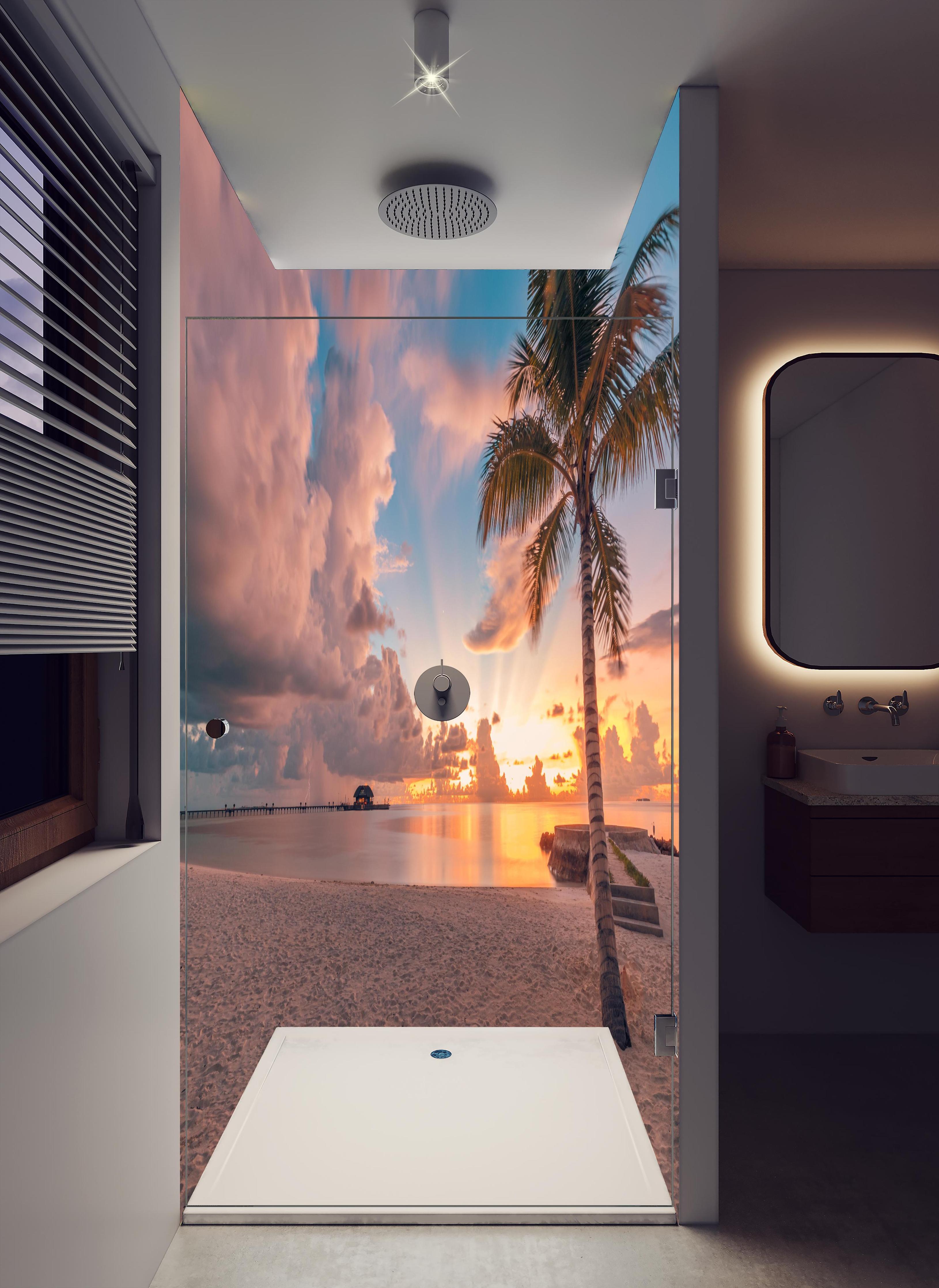 Duschrückwand - Sonnenuntergang in Rivera Maya in hellem Badezimmer mit Regenduschkopf - zweiteilige Eck-Duschrückwand
