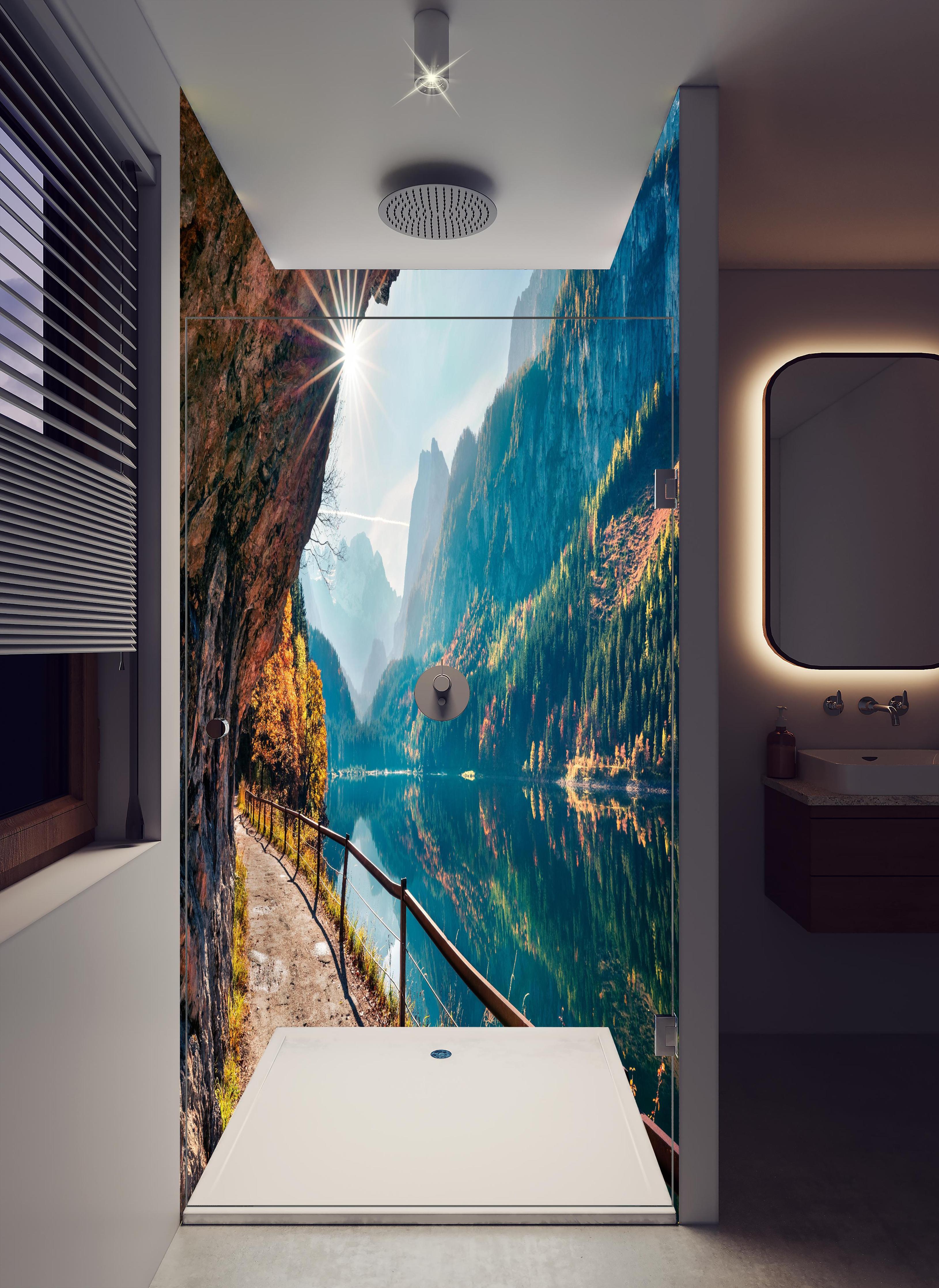 Duschrückwand - Sonnige Herbstszene am Gosausee in hellem Badezimmer mit Regenduschkopf - zweiteilige Eck-Duschrückwand