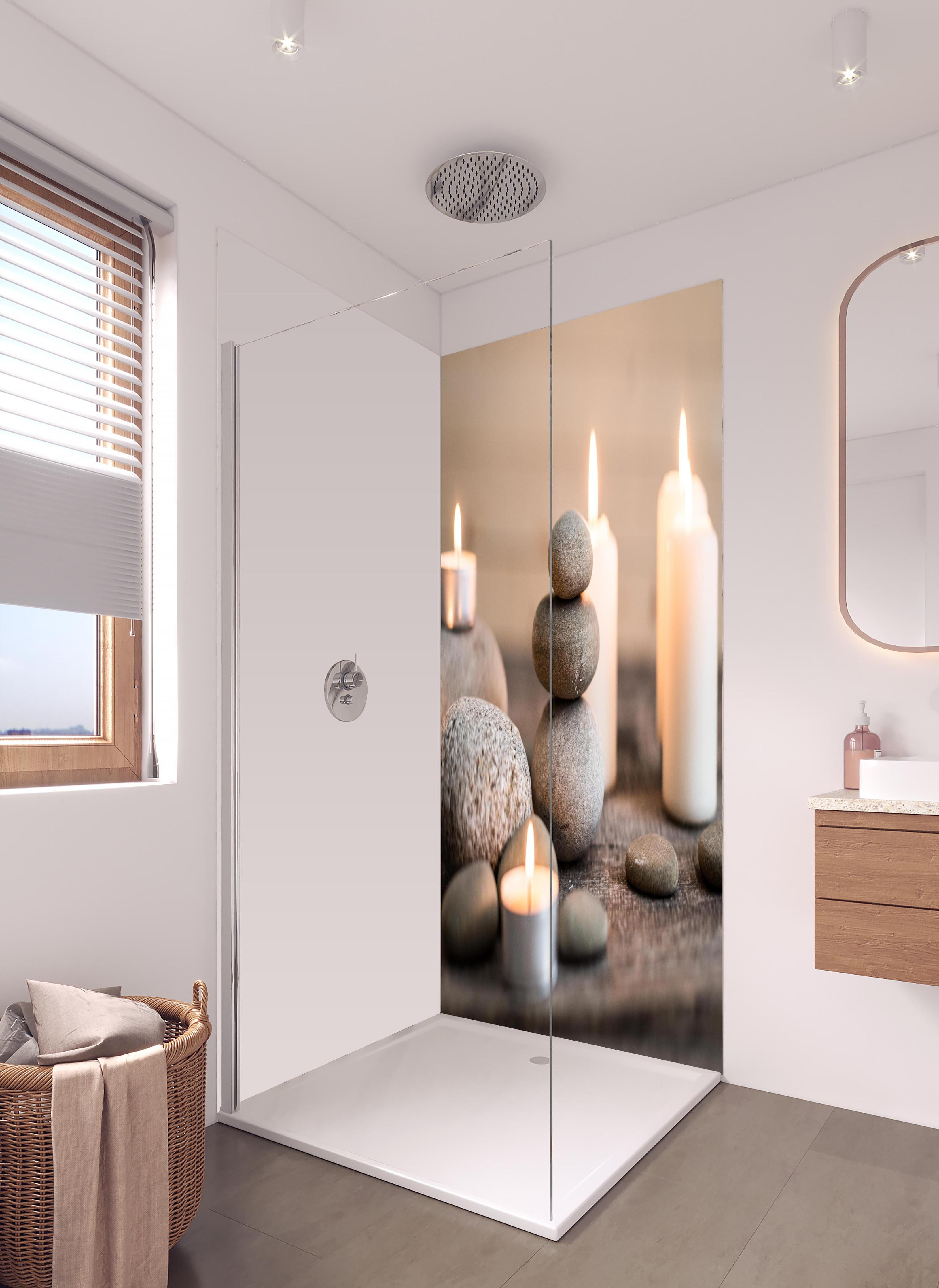Duschrückwand - Spa-Stillleben mit Kerzen in hellem Badezimmer mit Regenduschkopf - zweiteilige Eck-Duschrückwand