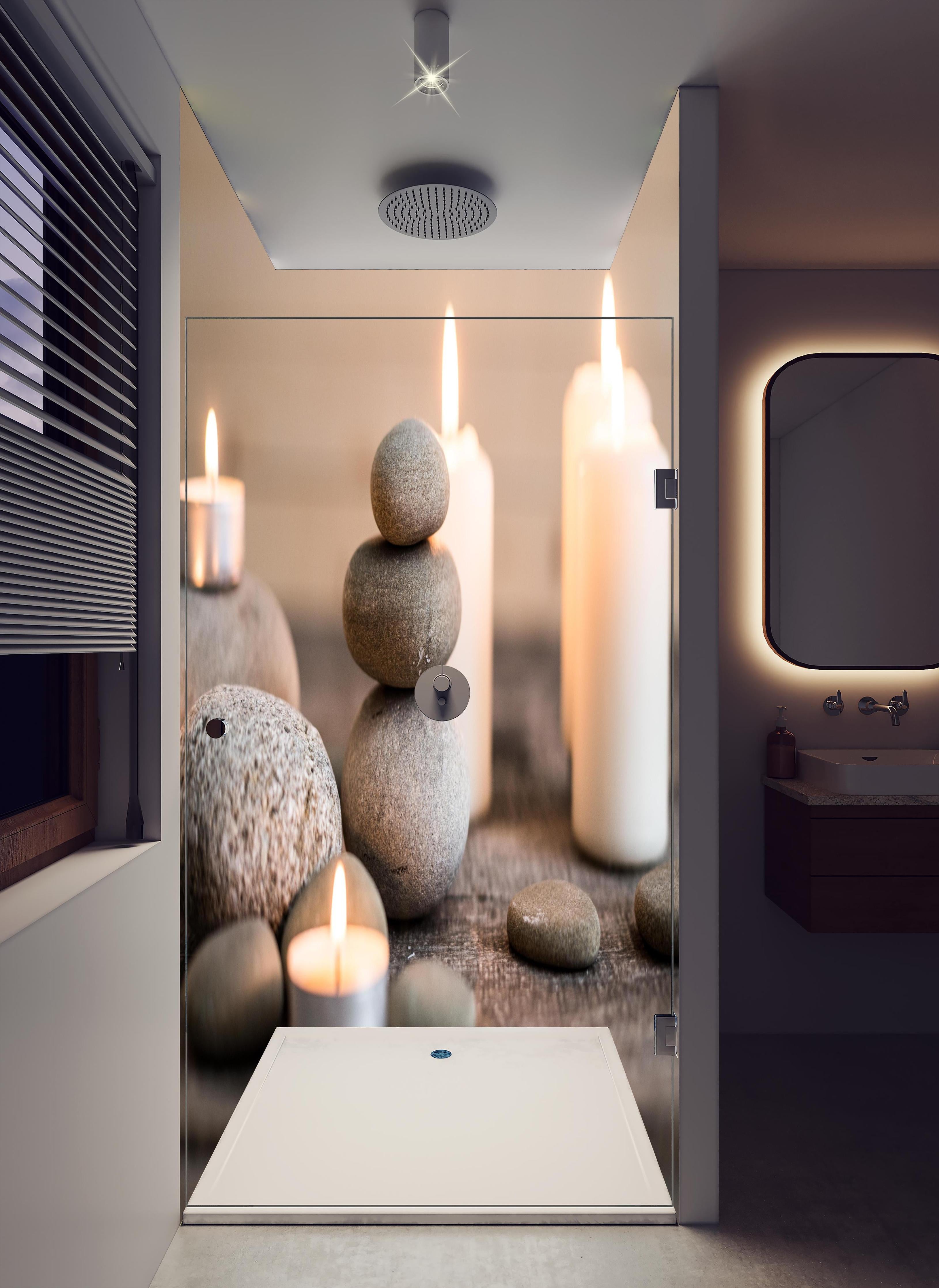 Duschrückwand - Spa-Stillleben mit Kerzen in hellem Badezimmer mit Regenduschkopf - zweiteilige Eck-Duschrückwand