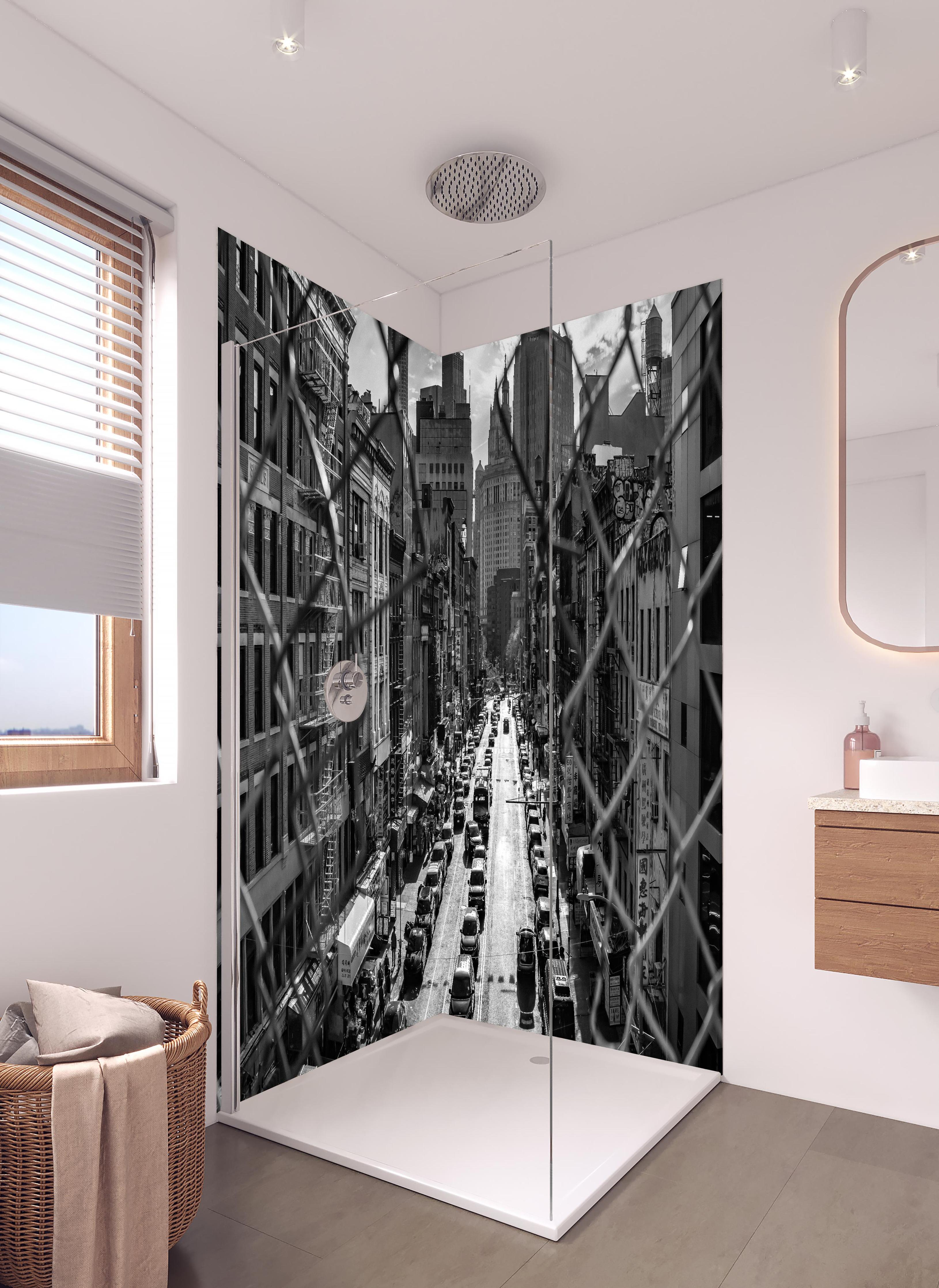 Duschrückwand - Stadtbild - China Town, New York in hellem Badezimmer mit Regenduschkopf - zweiteilige Eck-Duschrückwand