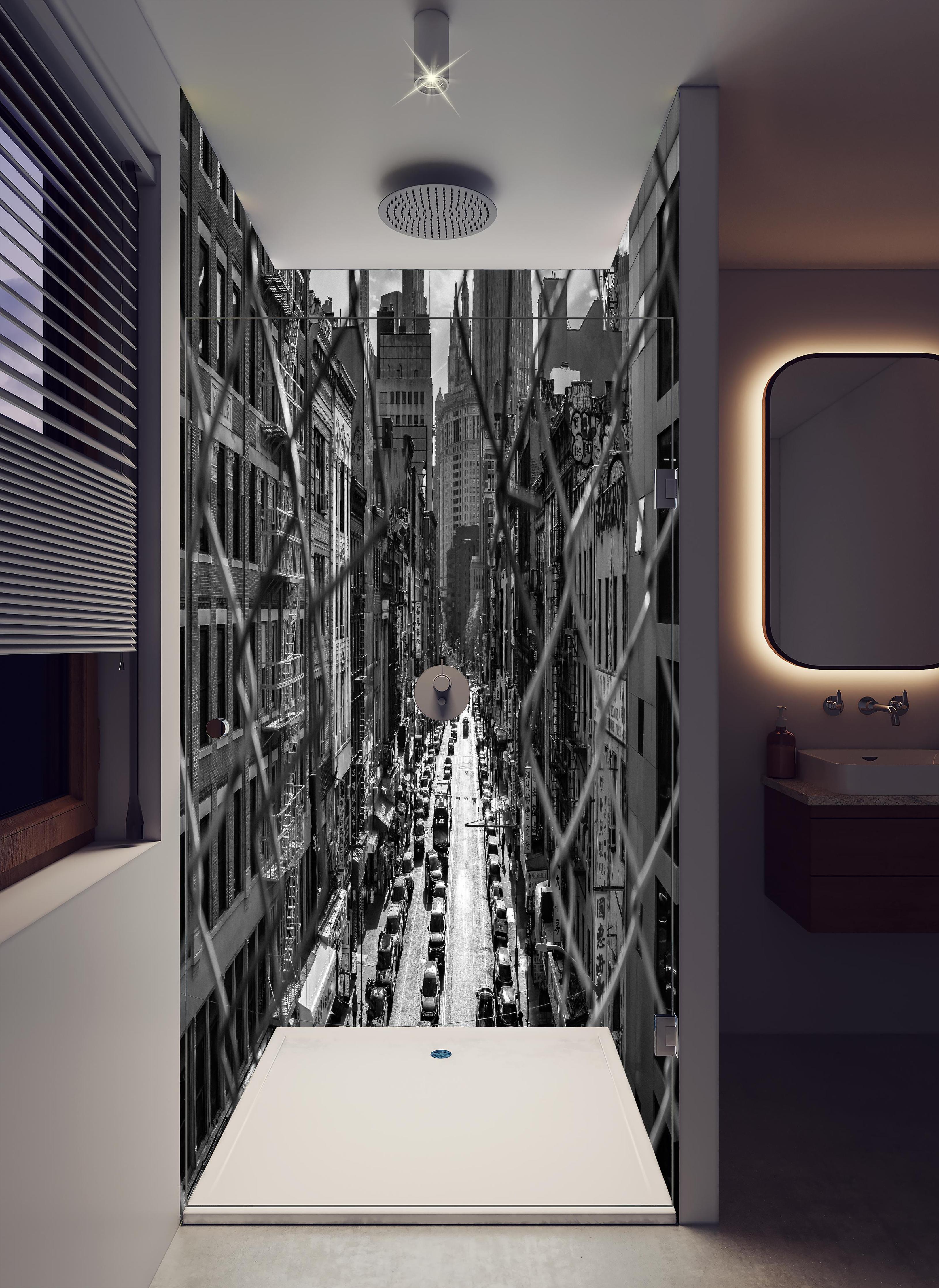 Duschrückwand - Stadtbild - China Town, New York in hellem Badezimmer mit Regenduschkopf - zweiteilige Eck-Duschrückwand