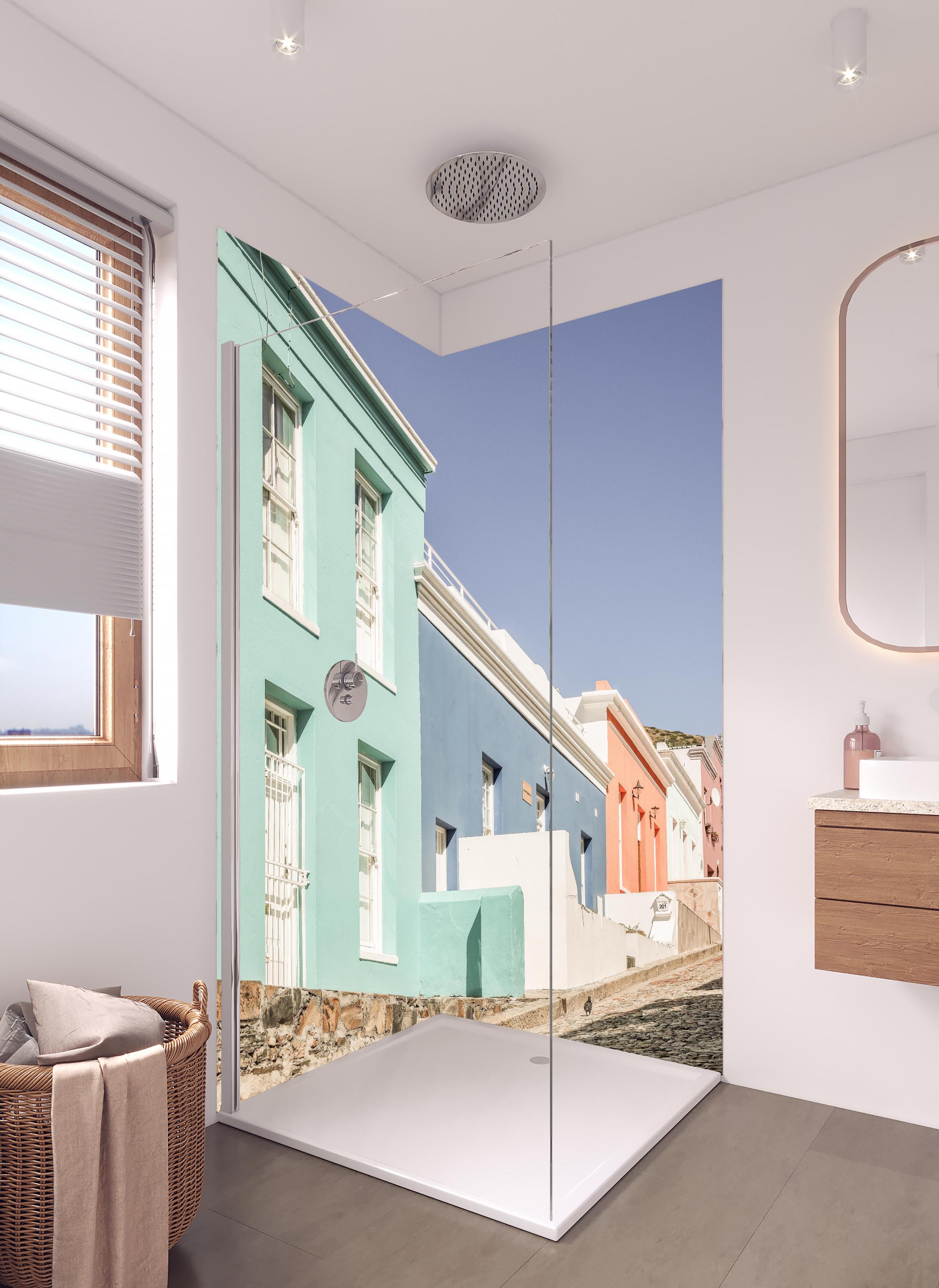 Duschrückwand - Städtische Farbenspiel Fassaden Reihe in hellem Badezimmer mit Regenduschkopf - zweiteilige Eck-Duschrückwand