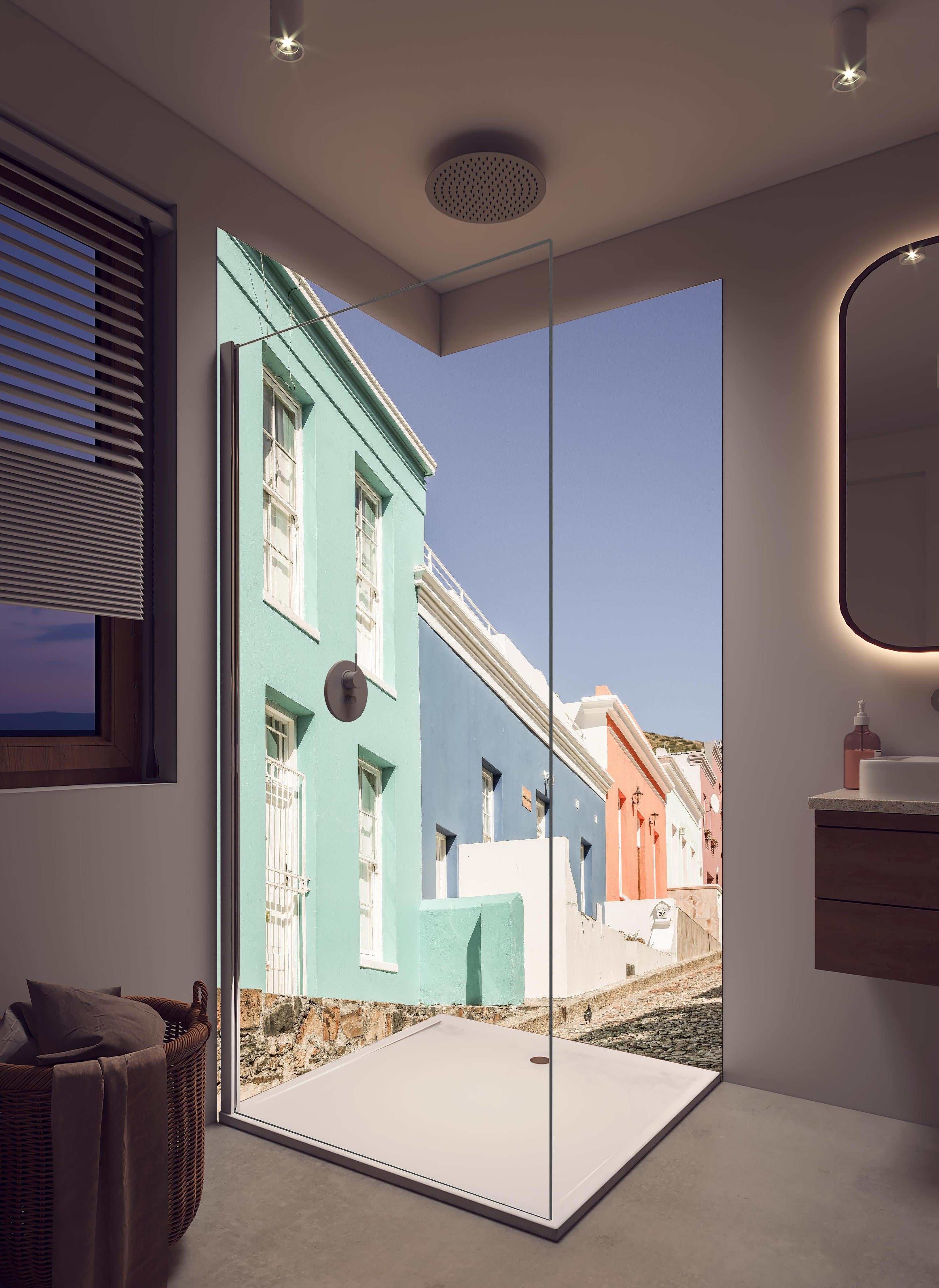 Duschrückwand - Städtische Farbenspiel Fassaden Reihe in hellem Badezimmer mit Regenduschkopf - zweiteilige Eck-Duschrückwand