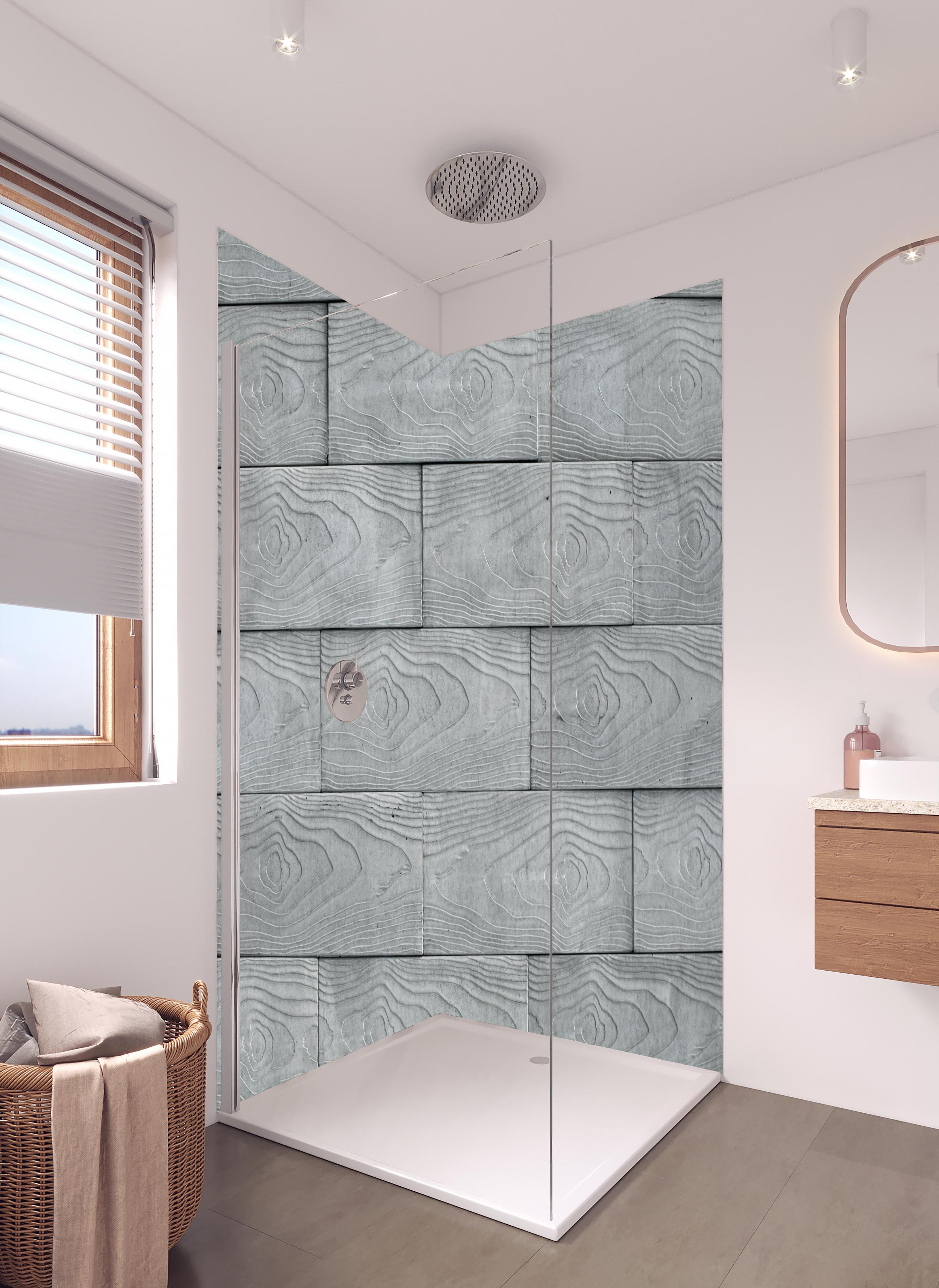 Duschrückwand - Stilvolle weiße Holzstruktur mit Grautönen in hellem Badezimmer mit Regenduschkopf - zweiteilige Eck-Duschrückwand