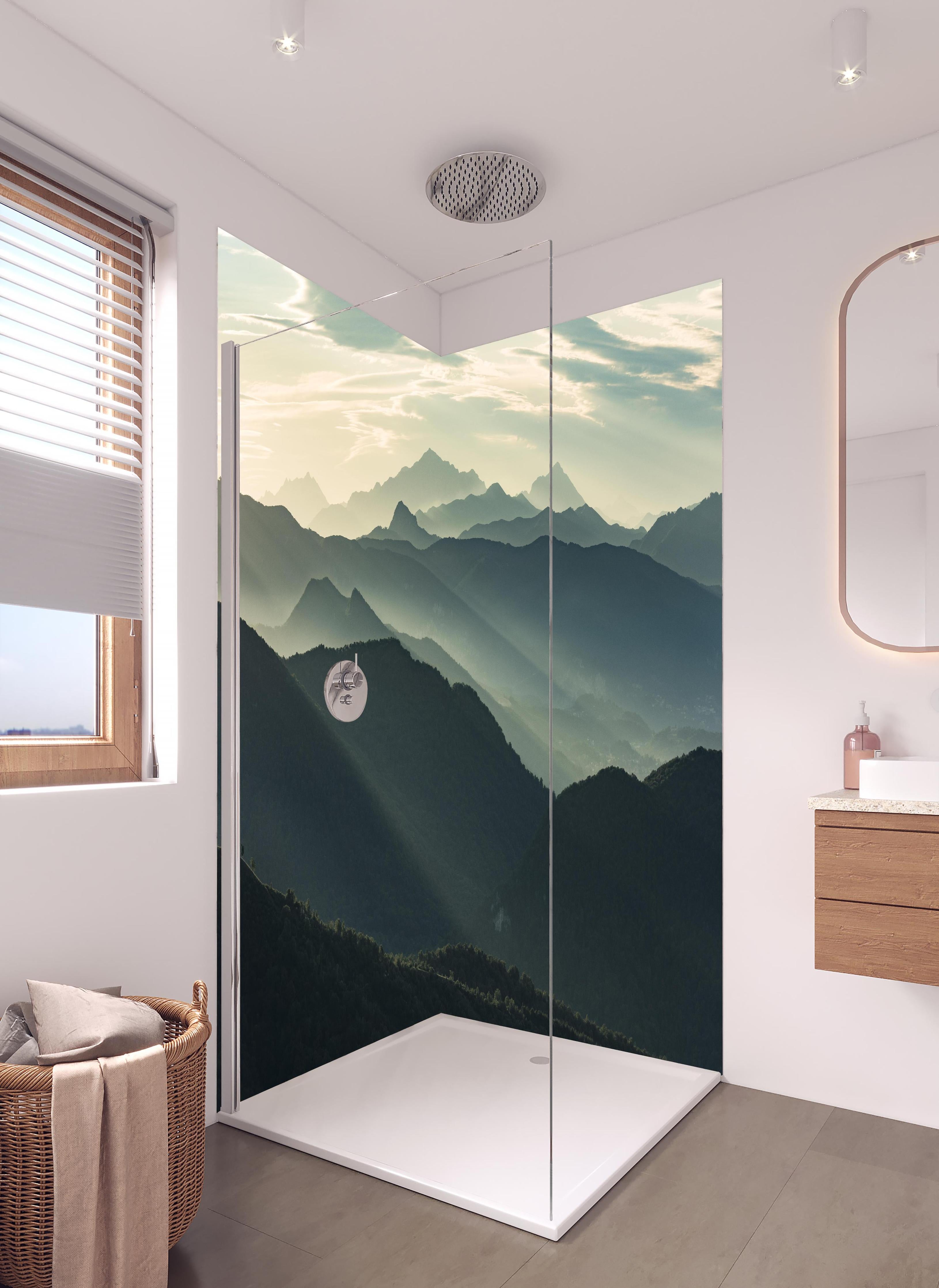 Duschrückwand - Stimmungsvolles Alpenglow bei Morgendämmerung in hellem Badezimmer mit Regenduschkopf - zweiteilige Eck-Duschrückwand
