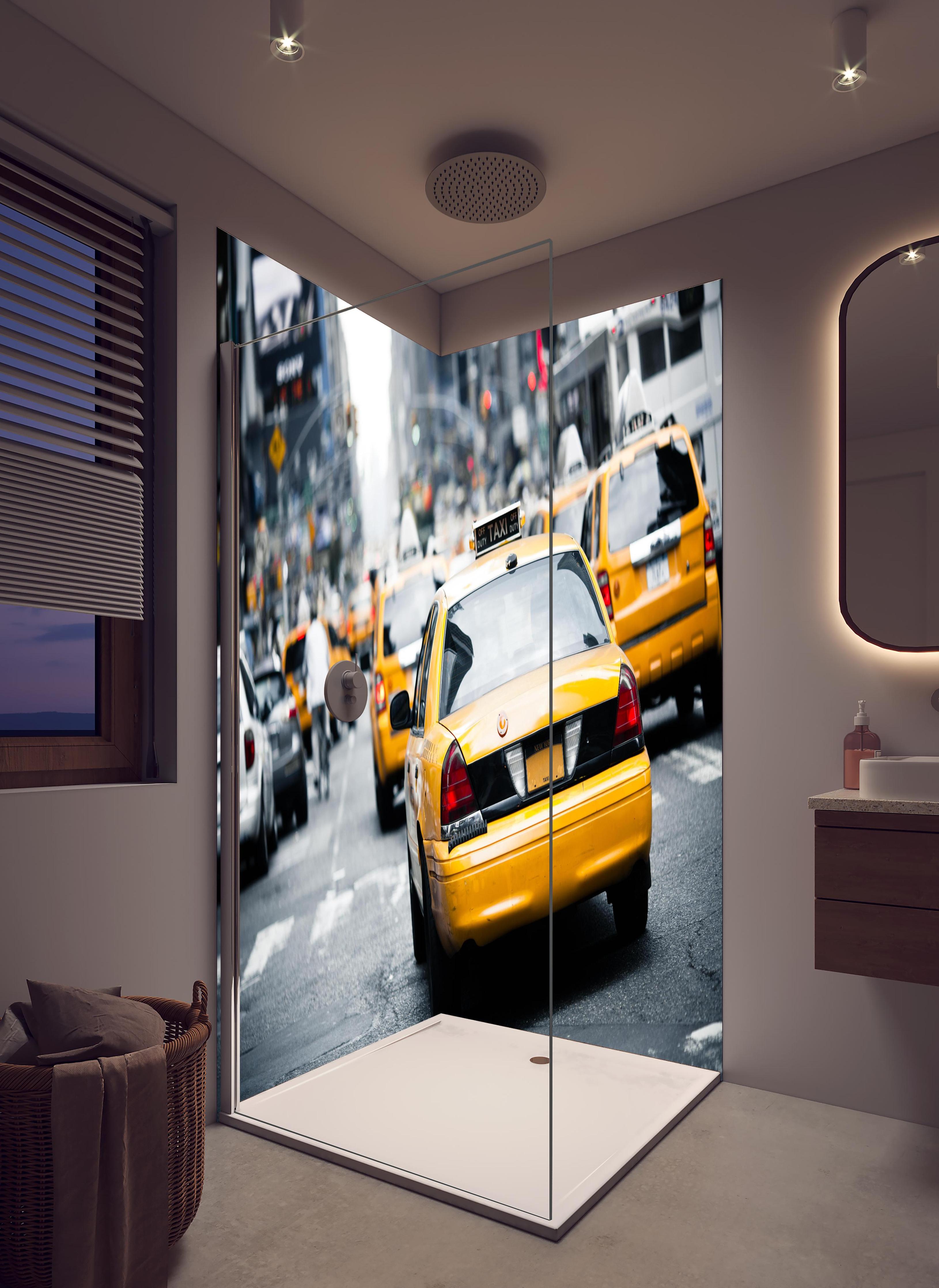 Duschrückwand - Straßenverkehr von New York in hellem Badezimmer mit Regenduschkopf - zweiteilige Eck-Duschrückwand