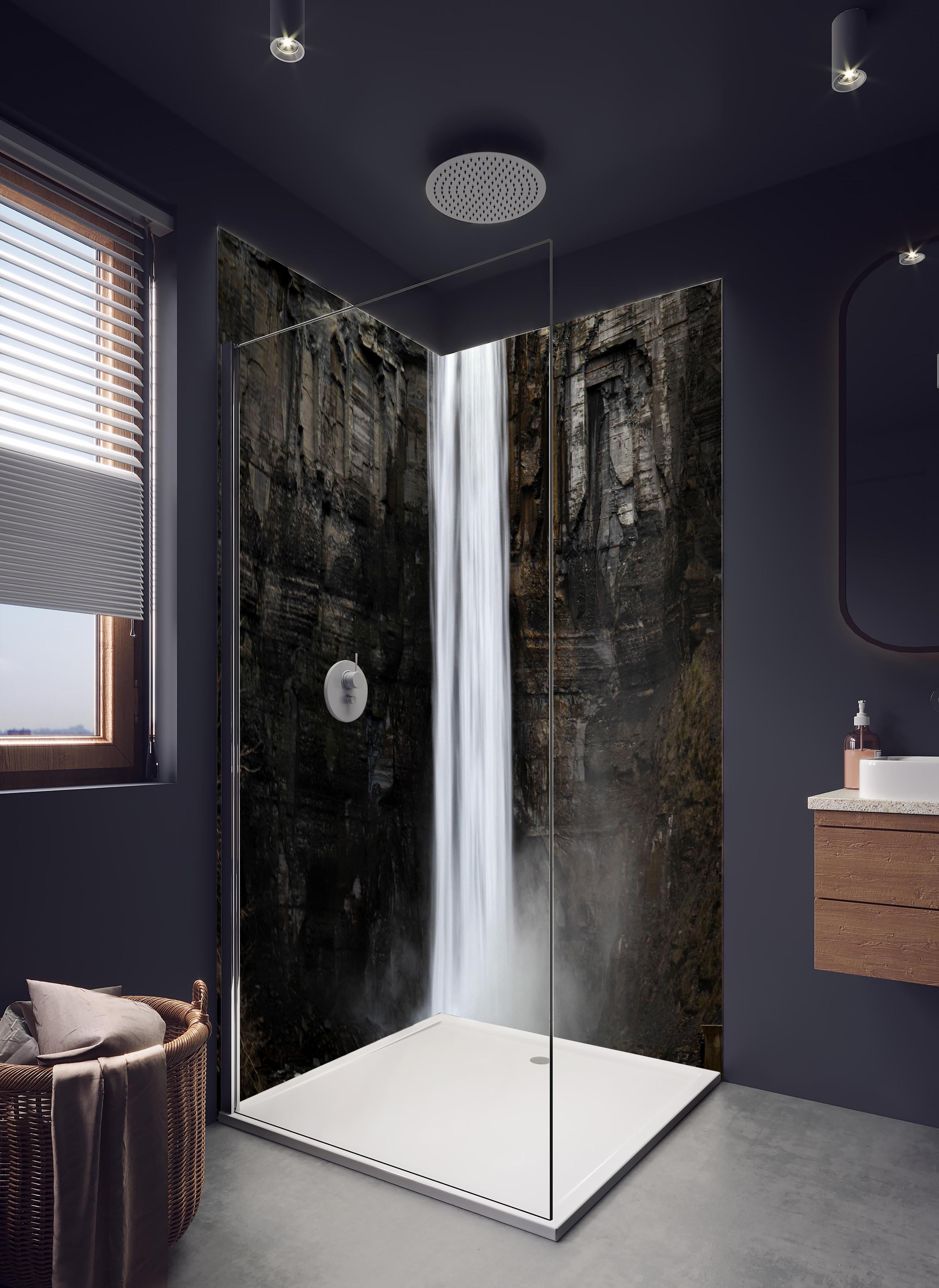 Duschrückwand - Taughannock Falls in New York in hellem Badezimmer mit Regenduschkopf - zweiteilige Eck-Duschrückwand