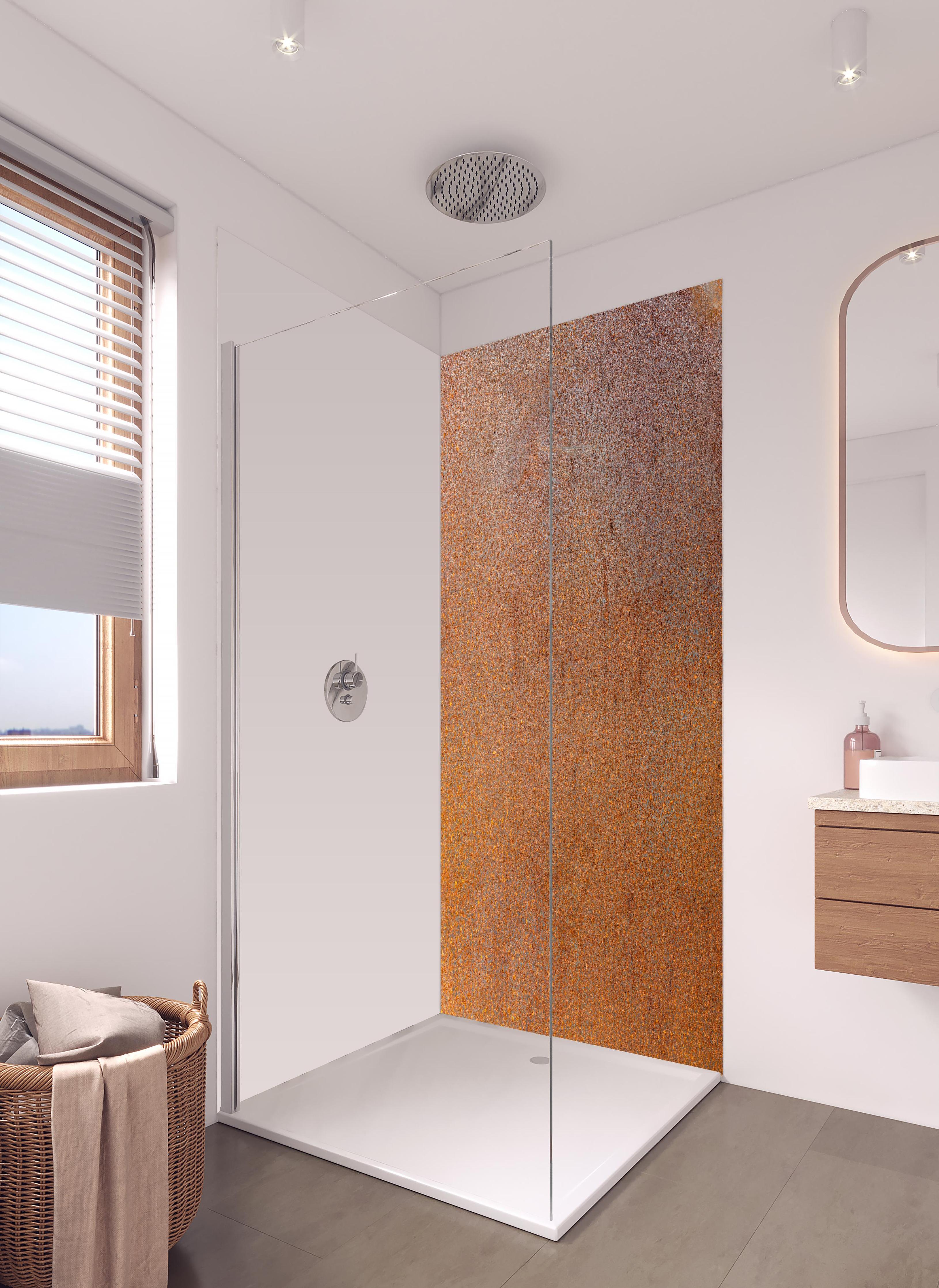 Duschrückwand - Textur von rostigem, bemaltem Stahl in hellem Badezimmer mit Regenduschkopf - zweiteilige Eck-Duschrückwand