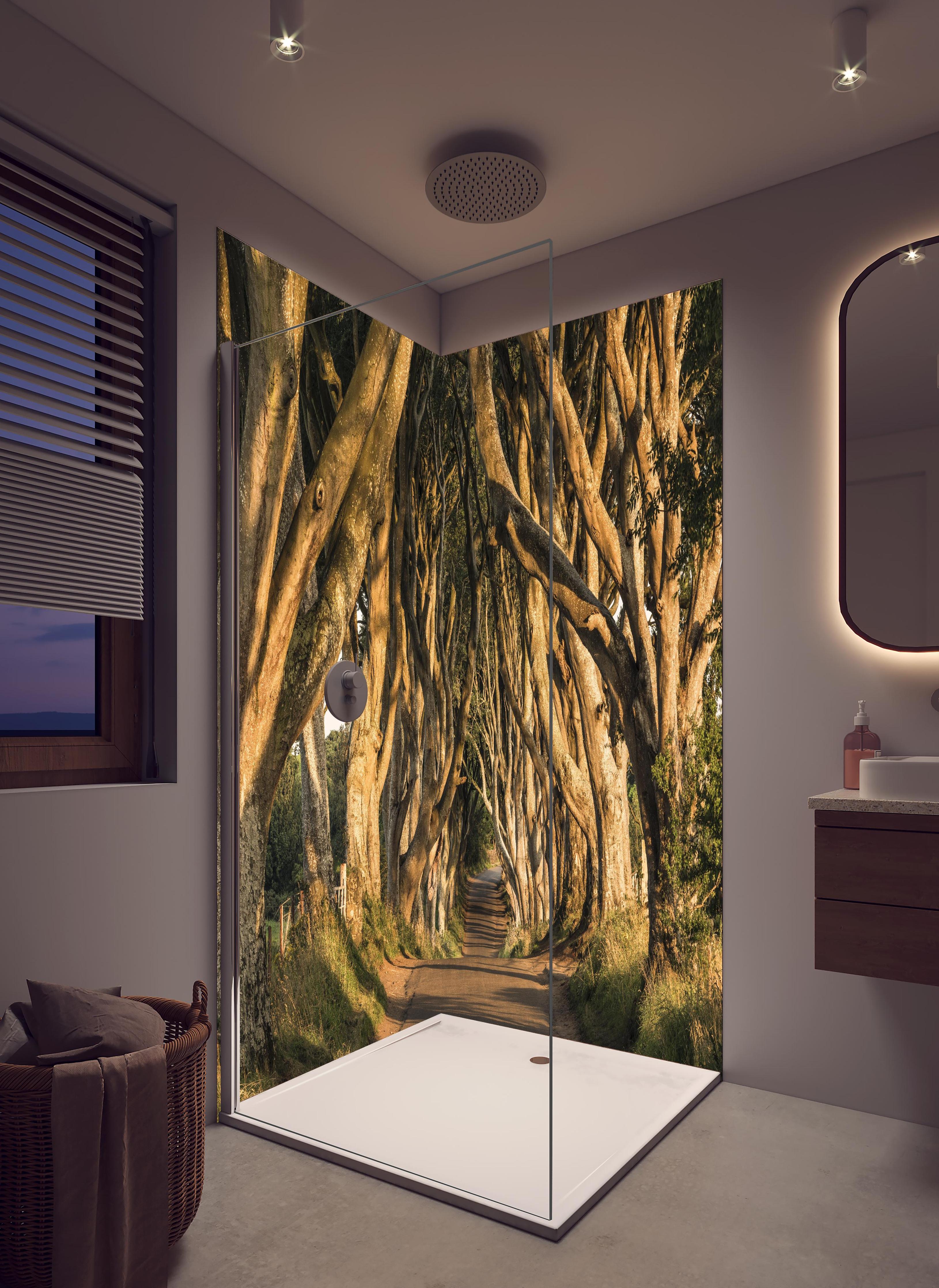 Duschrückwand - The Avenue in hellem Badezimmer mit Regenduschkopf - zweiteilige Eck-Duschrückwand