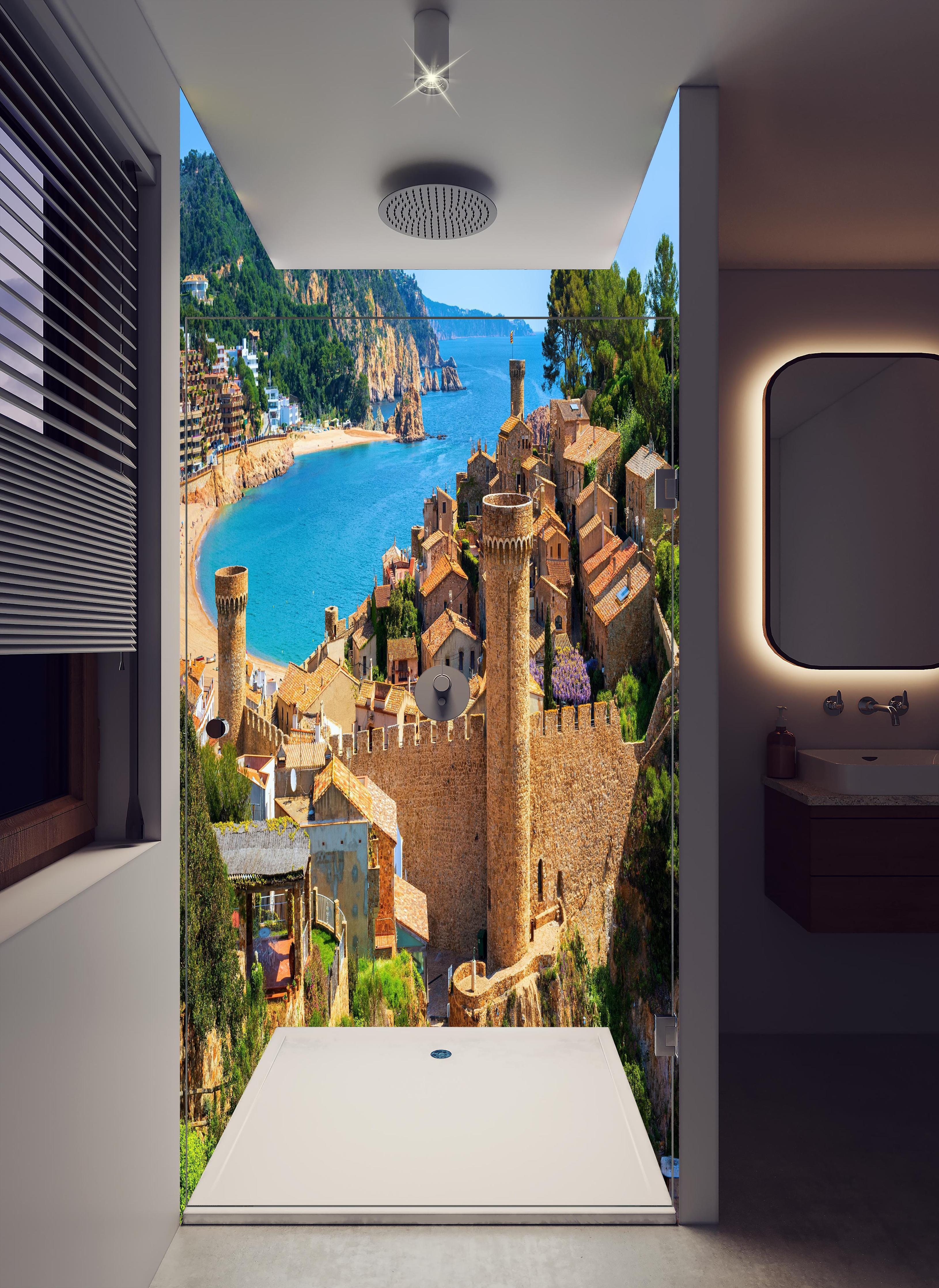 Duschrückwand - Tossa de Mar - Spanien in hellem Badezimmer mit Regenduschkopf - zweiteilige Eck-Duschrückwand