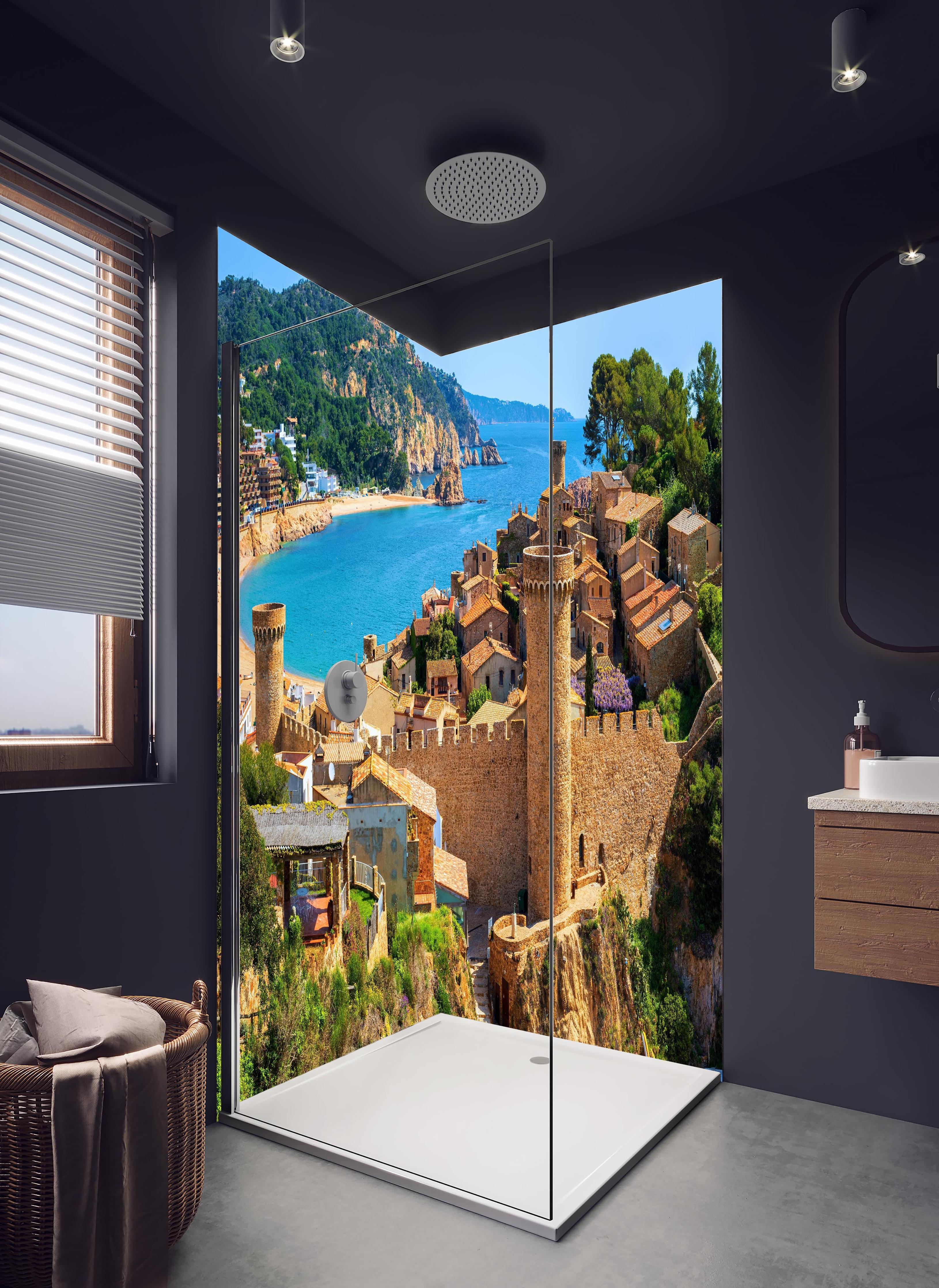 Duschrückwand - Tossa de Mar - Spanien in hellem Badezimmer mit Regenduschkopf - zweiteilige Eck-Duschrückwand