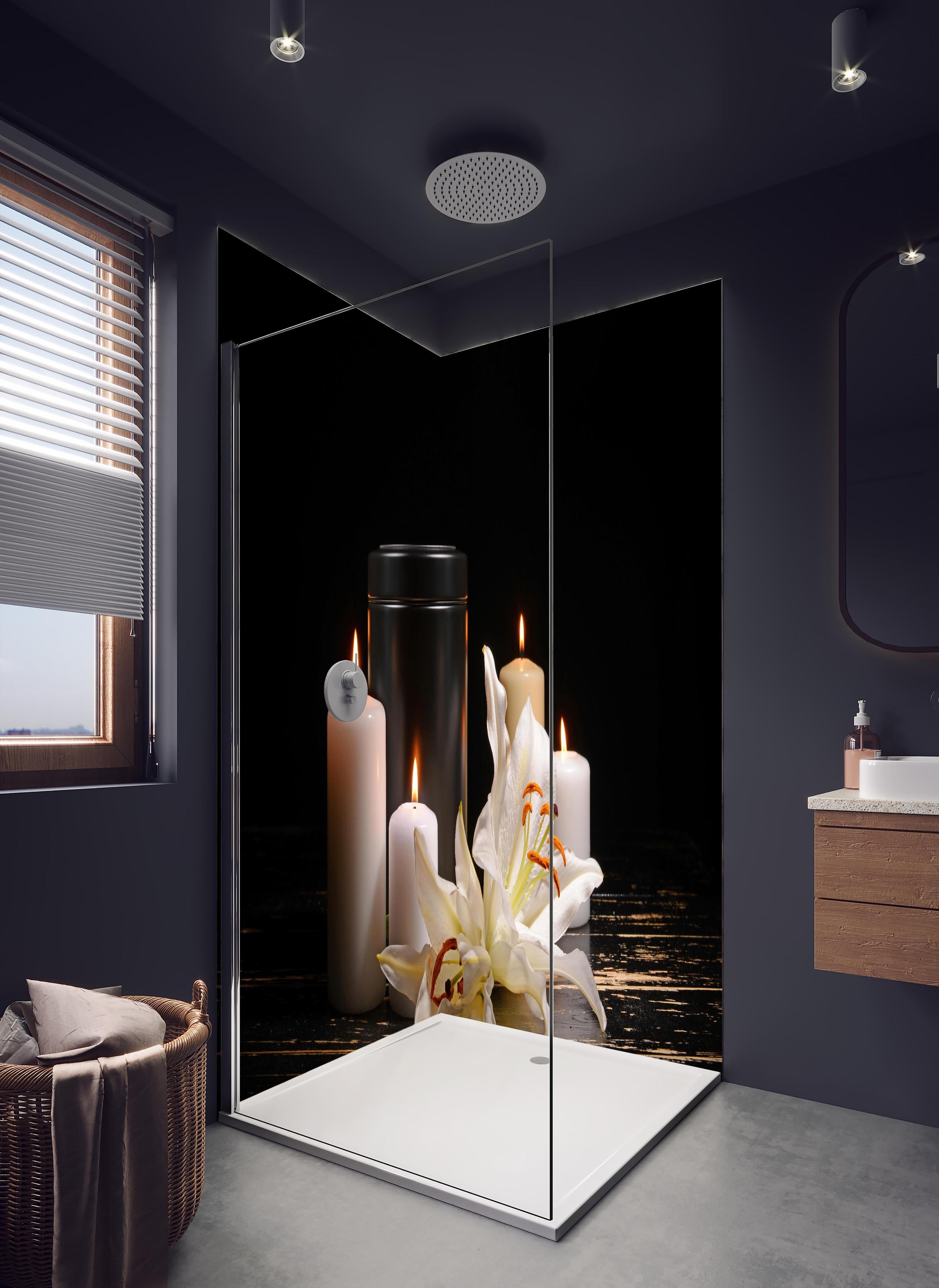 Duschrückwand - Totenurne mit Kerzen und Blume in hellem Badezimmer mit Regenduschkopf - zweiteilige Eck-Duschrückwand