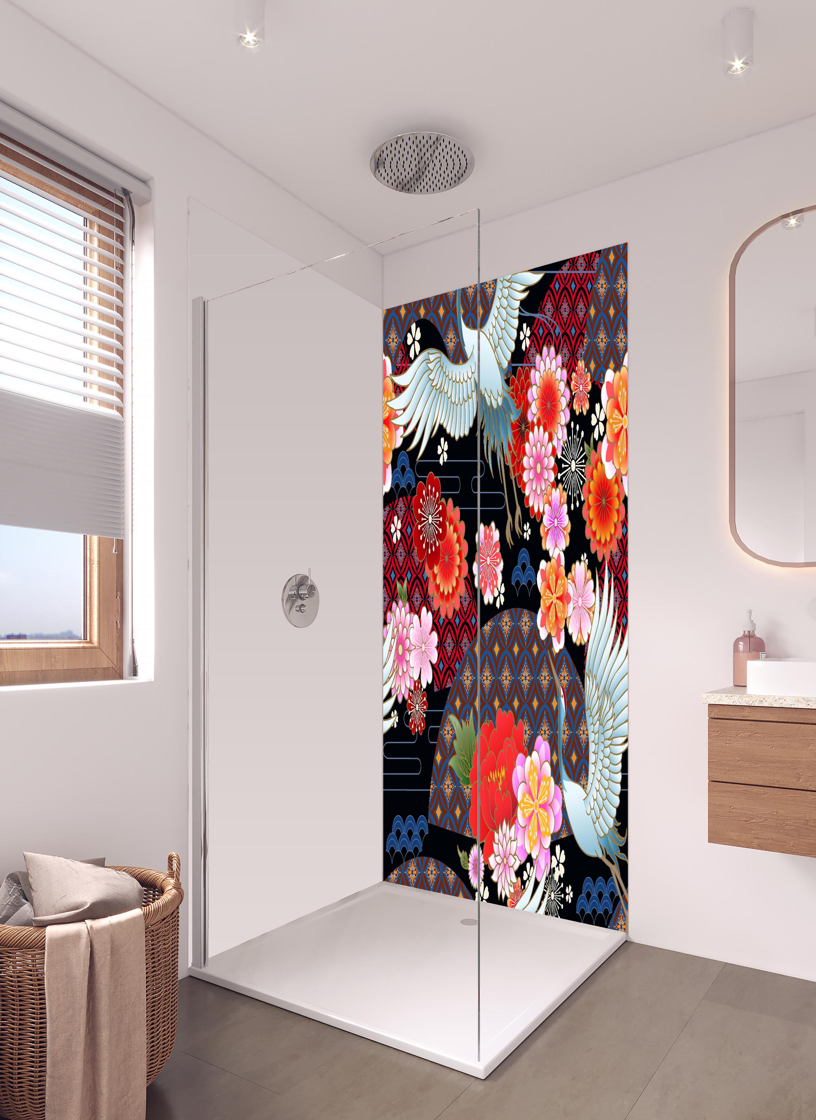 Duschrückwand - Traditionelles Muster mit Vögeln und Blumen in hellem Badezimmer mit Regenduschkopf - zweiteilige Eck-Duschrückwand
